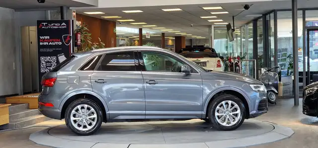 Audi Q3 view 5
