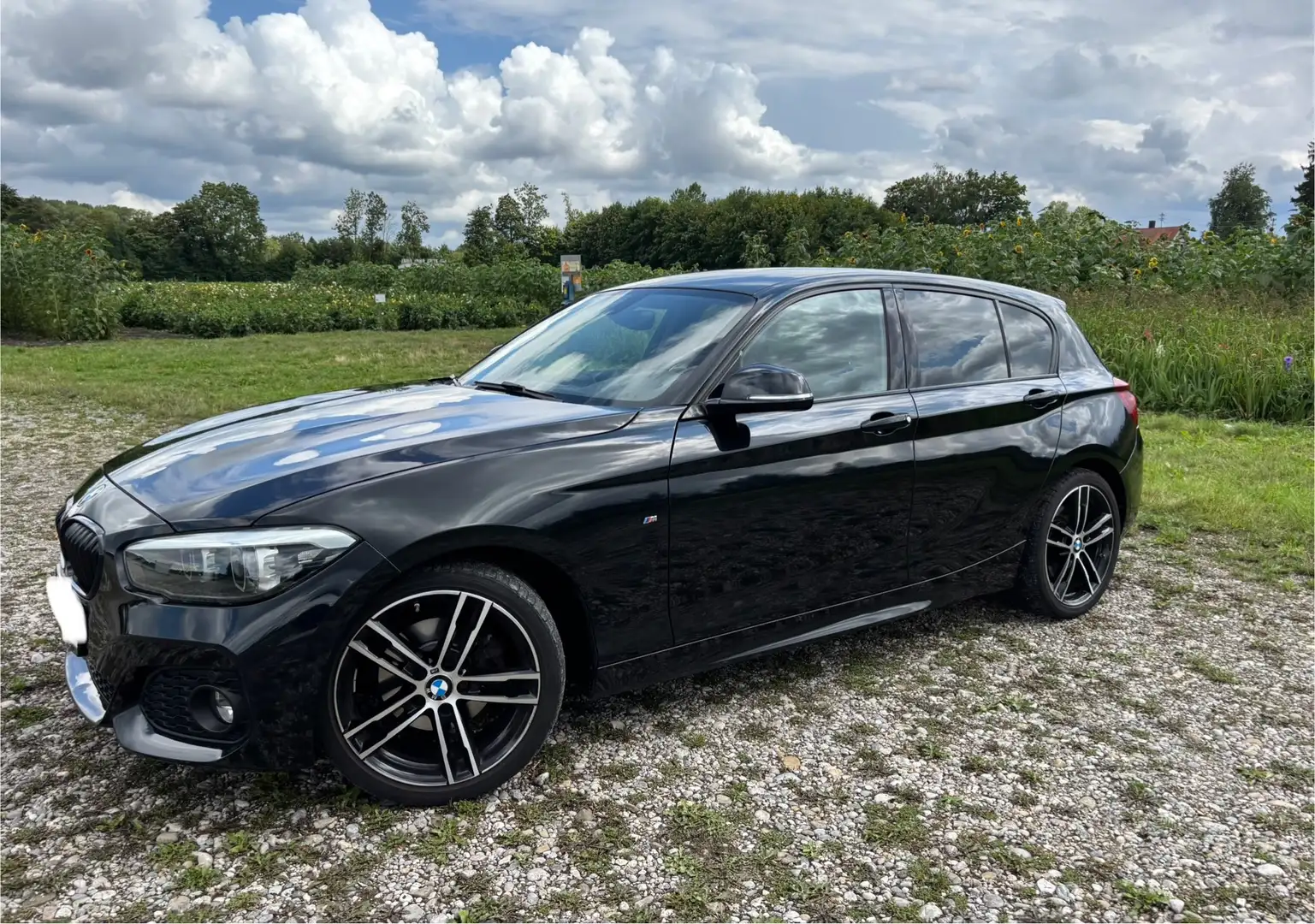 BMW 120 120 i Edition M Sport Shadow crna - 2