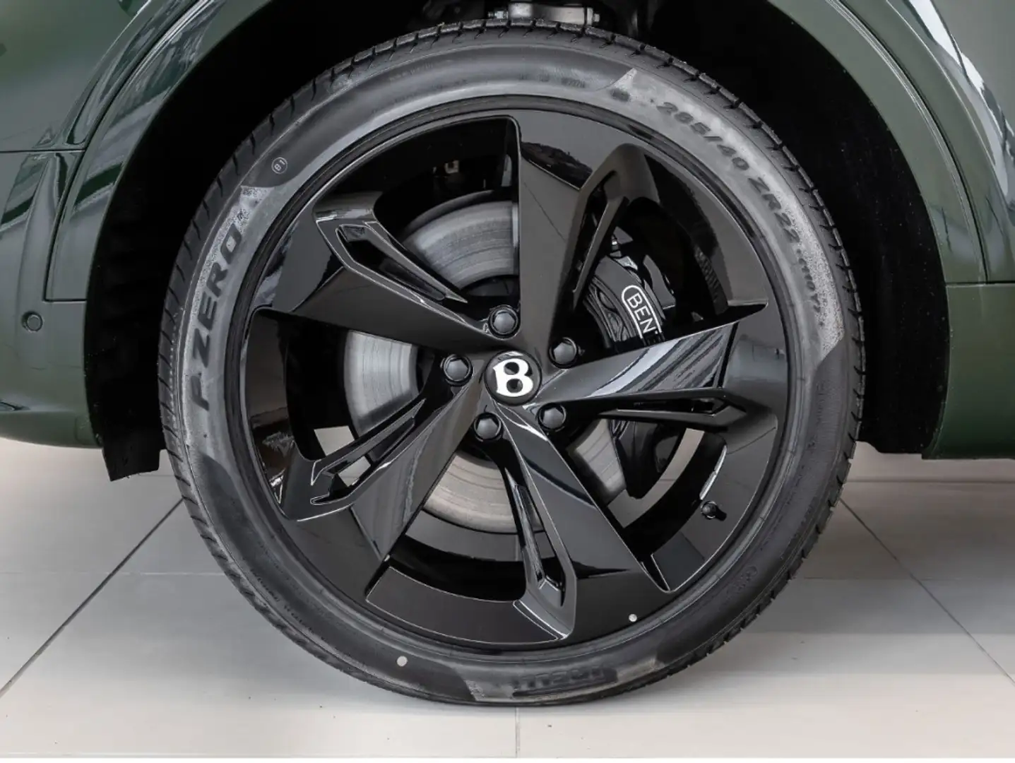 Bentley Bentayga V8 Yeşil - 1