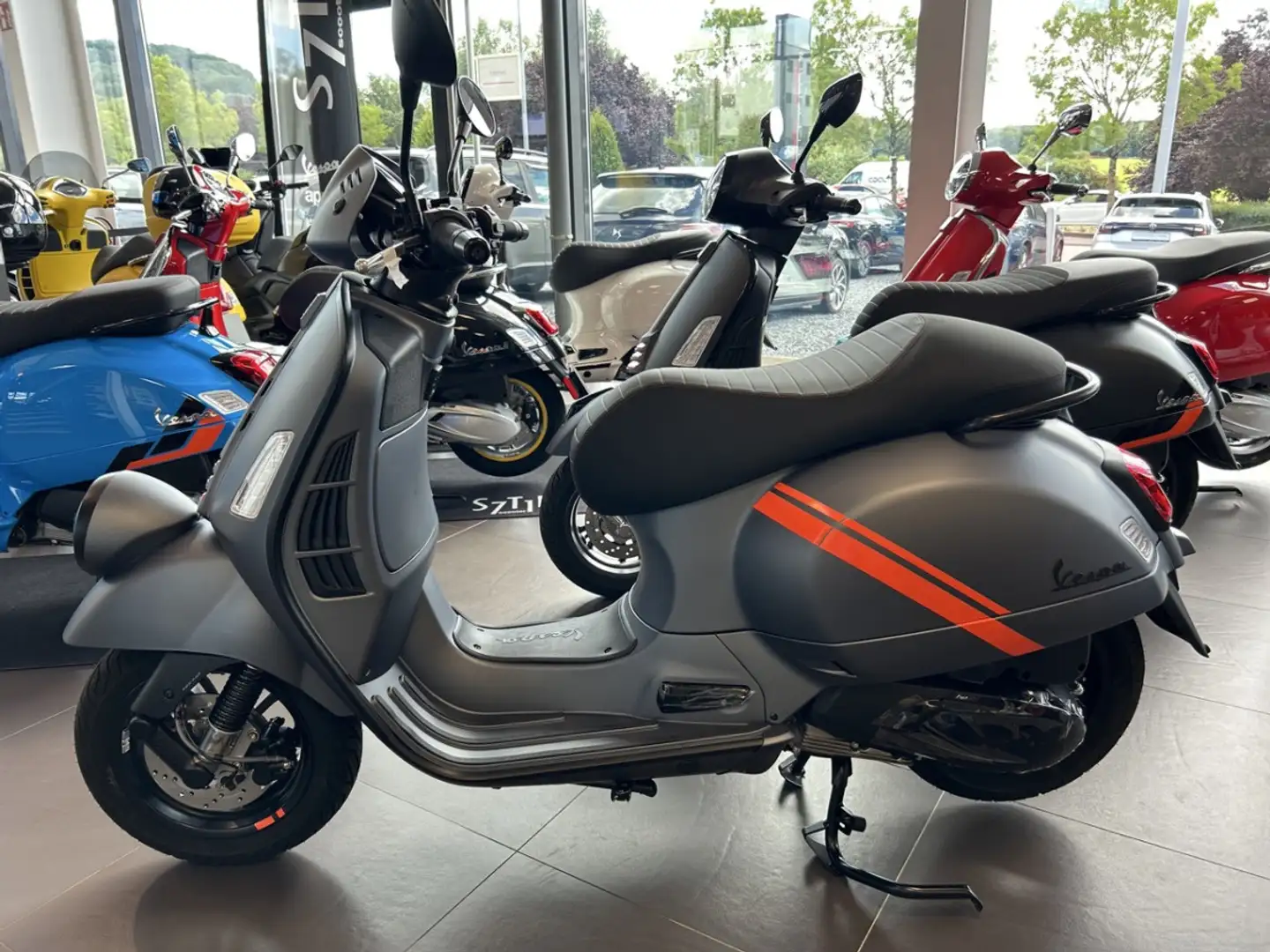 Vespa GTV 310 Gris - 2