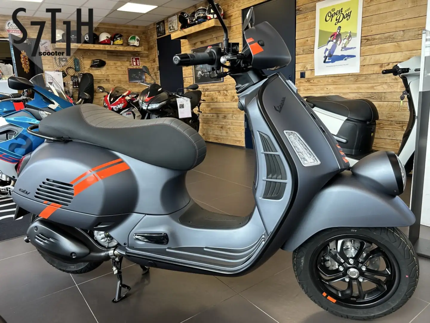 Vespa GTV 310 Gris - 1