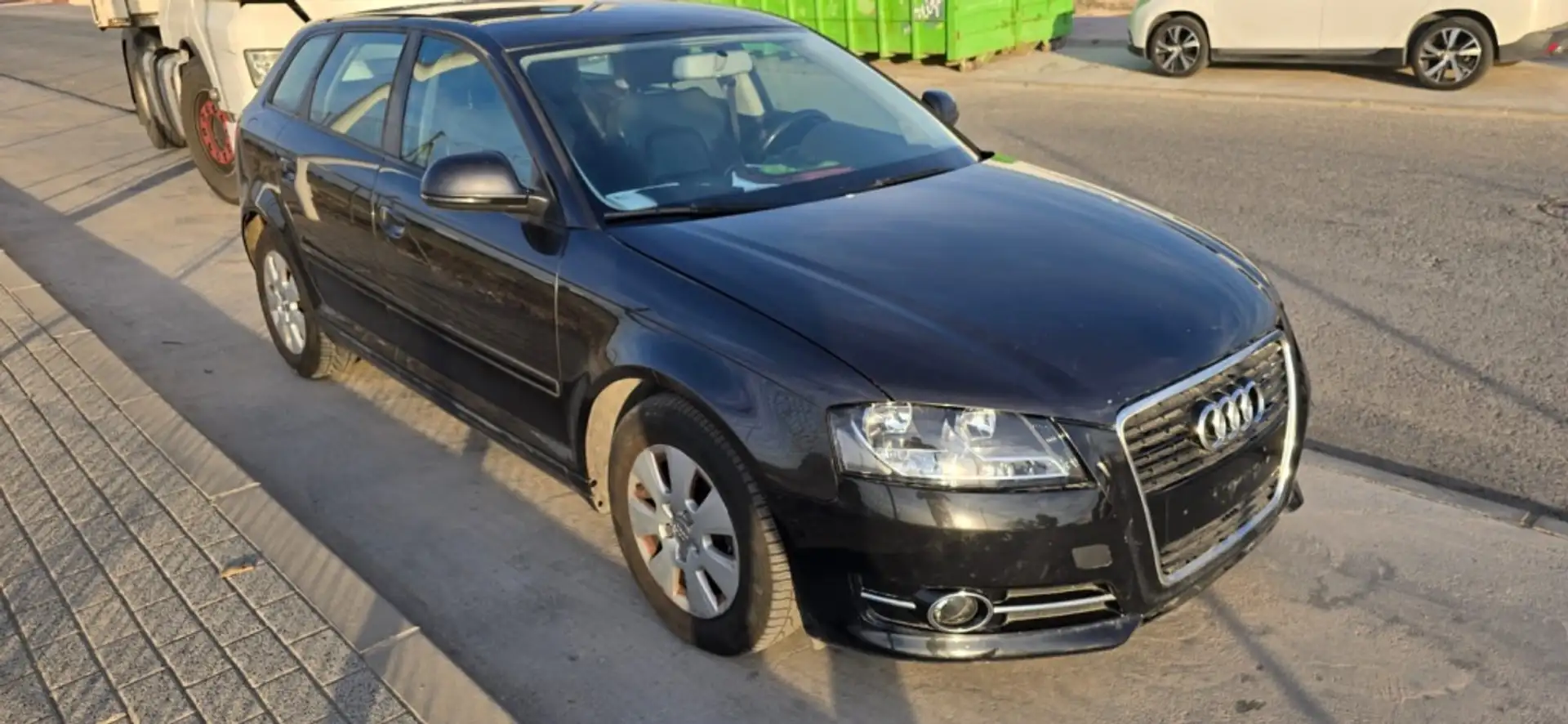 Audi A3 Sportback 1.6TDI Genuine Edition S-T Gris - 1