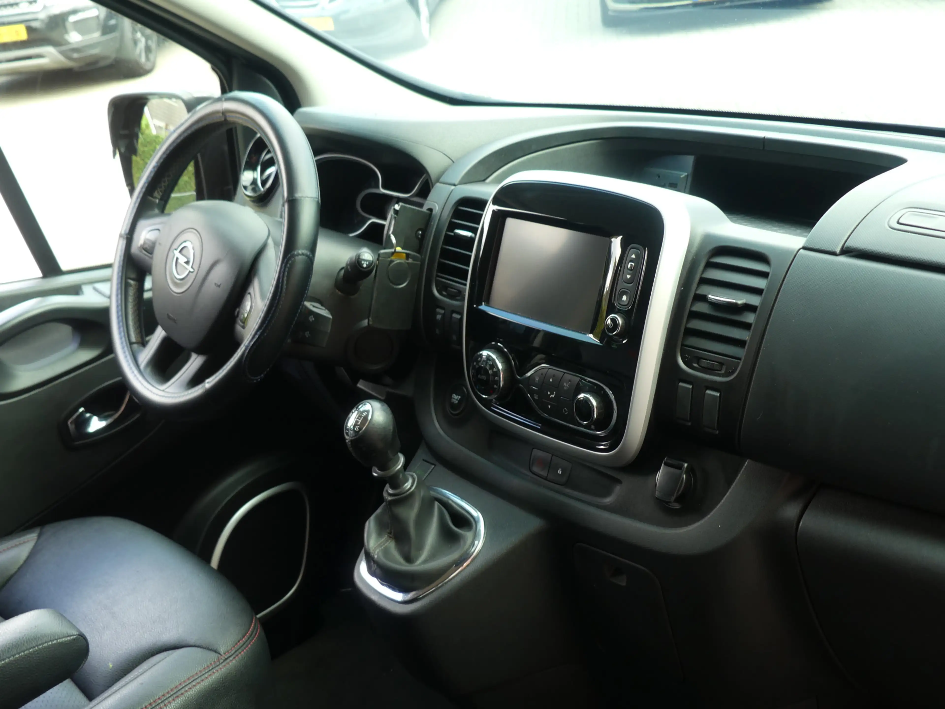 Opel Vivaro 1.6 CDTI 146PK Irmscher GT Dubbel Cabine/Dubbele s — photo 2