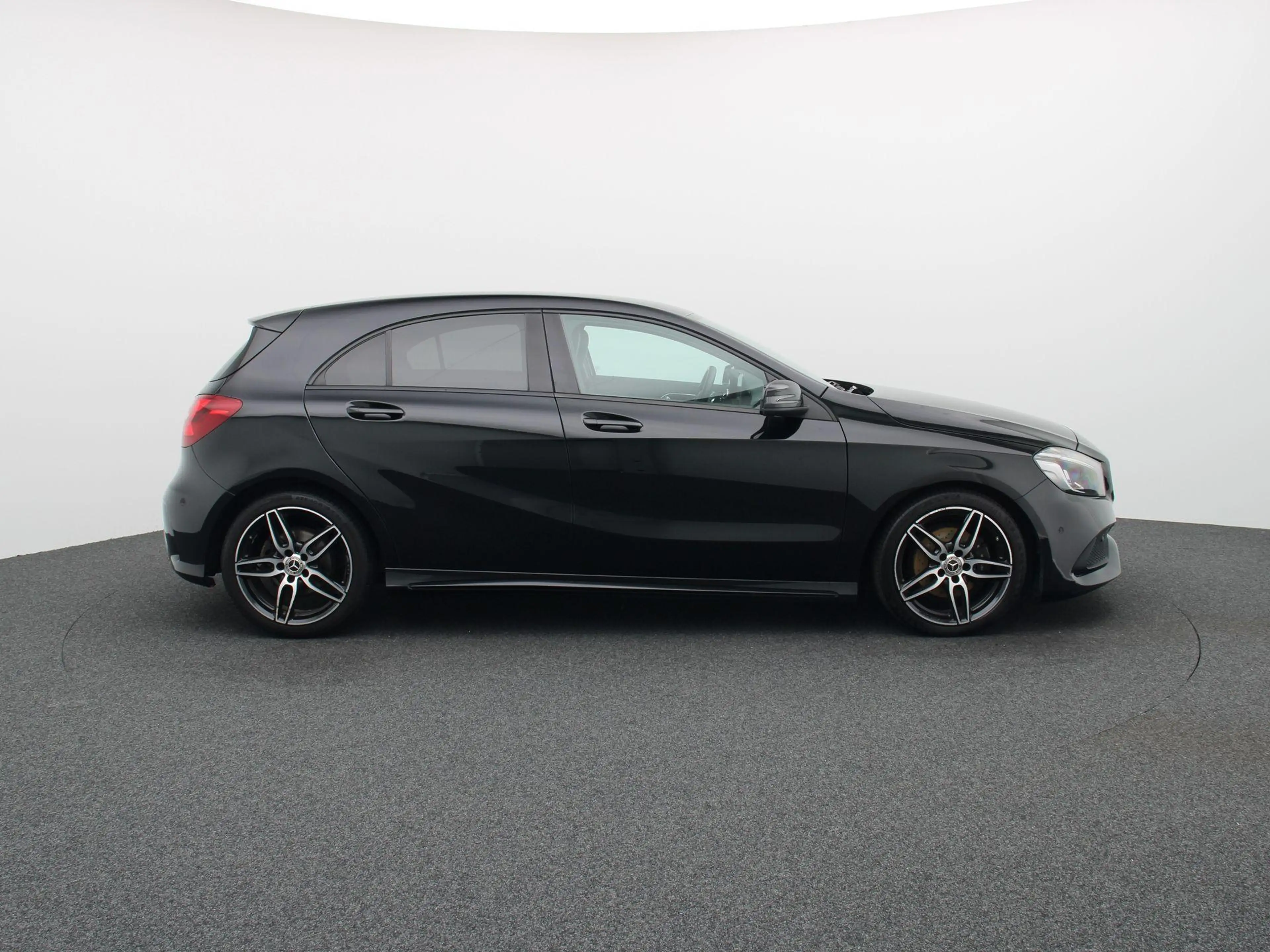 Mercedes-Benz A 180 A AMG LINE + DCT+NAVI+PDC — photo 6