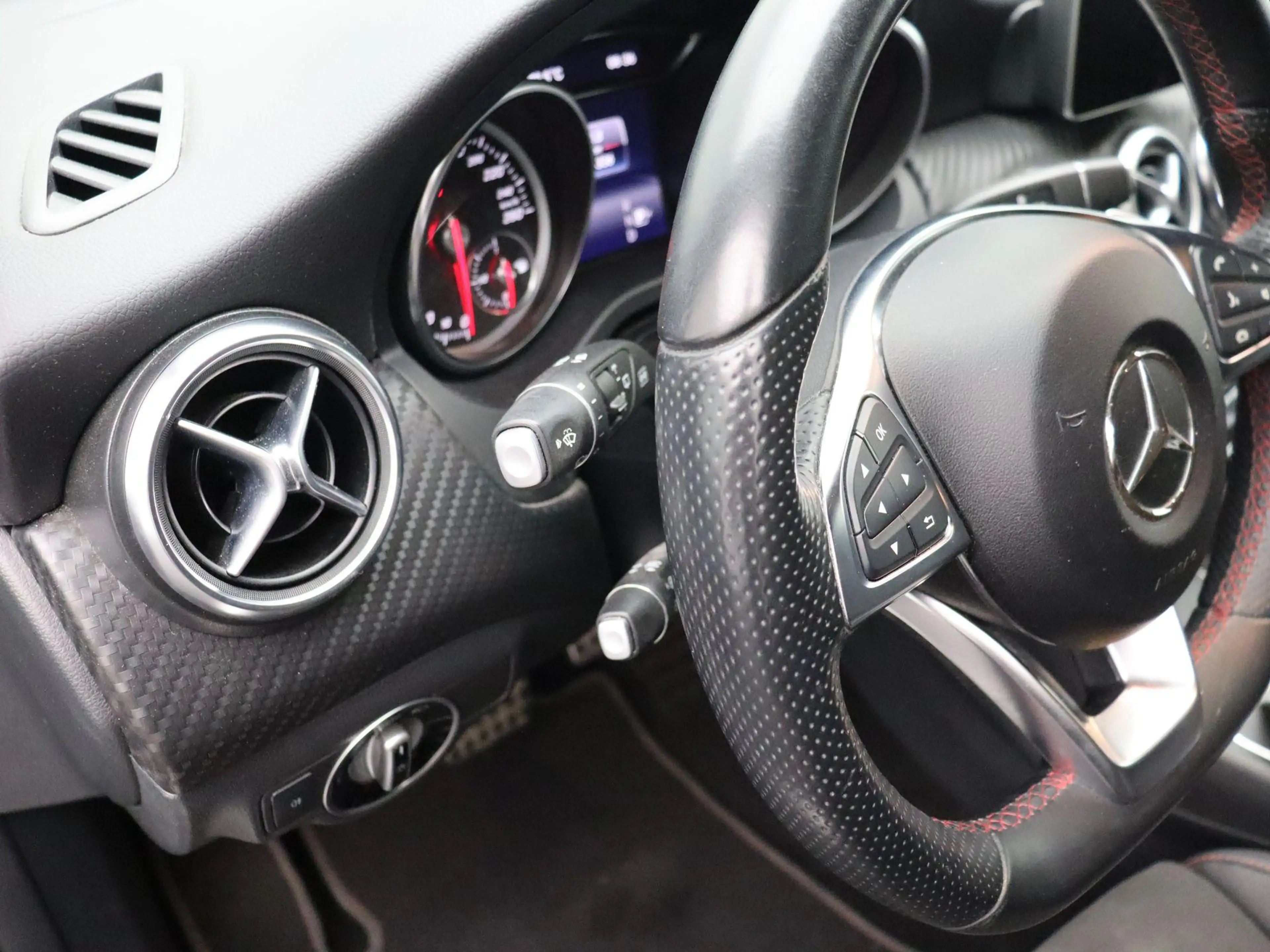 Mercedes-Benz A 180 A AMG LINE + DCT+NAVI+PDC — photo 9
