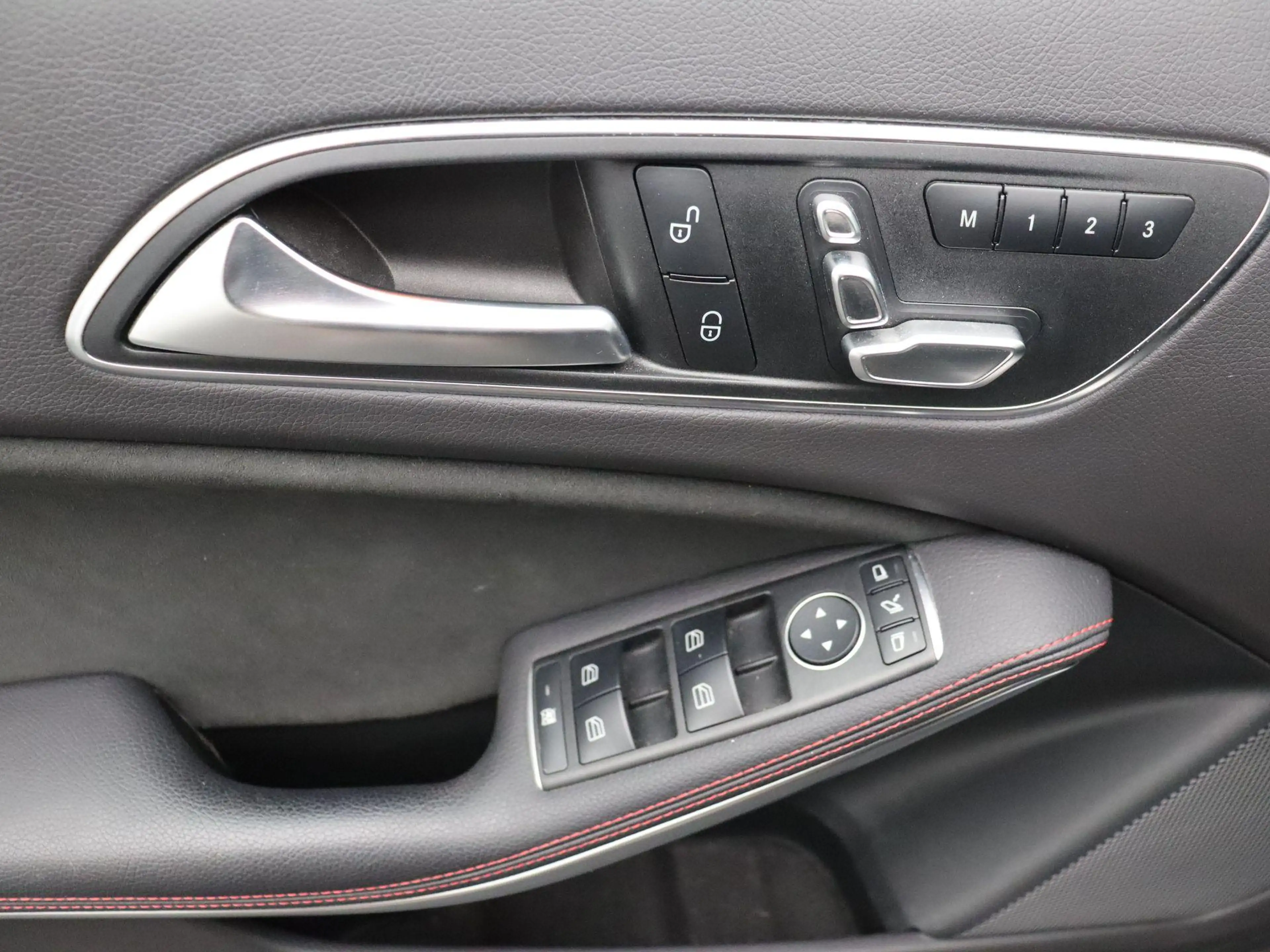 Mercedes-Benz A 180 A AMG LINE + DCT+NAVI+PDC — photo 8