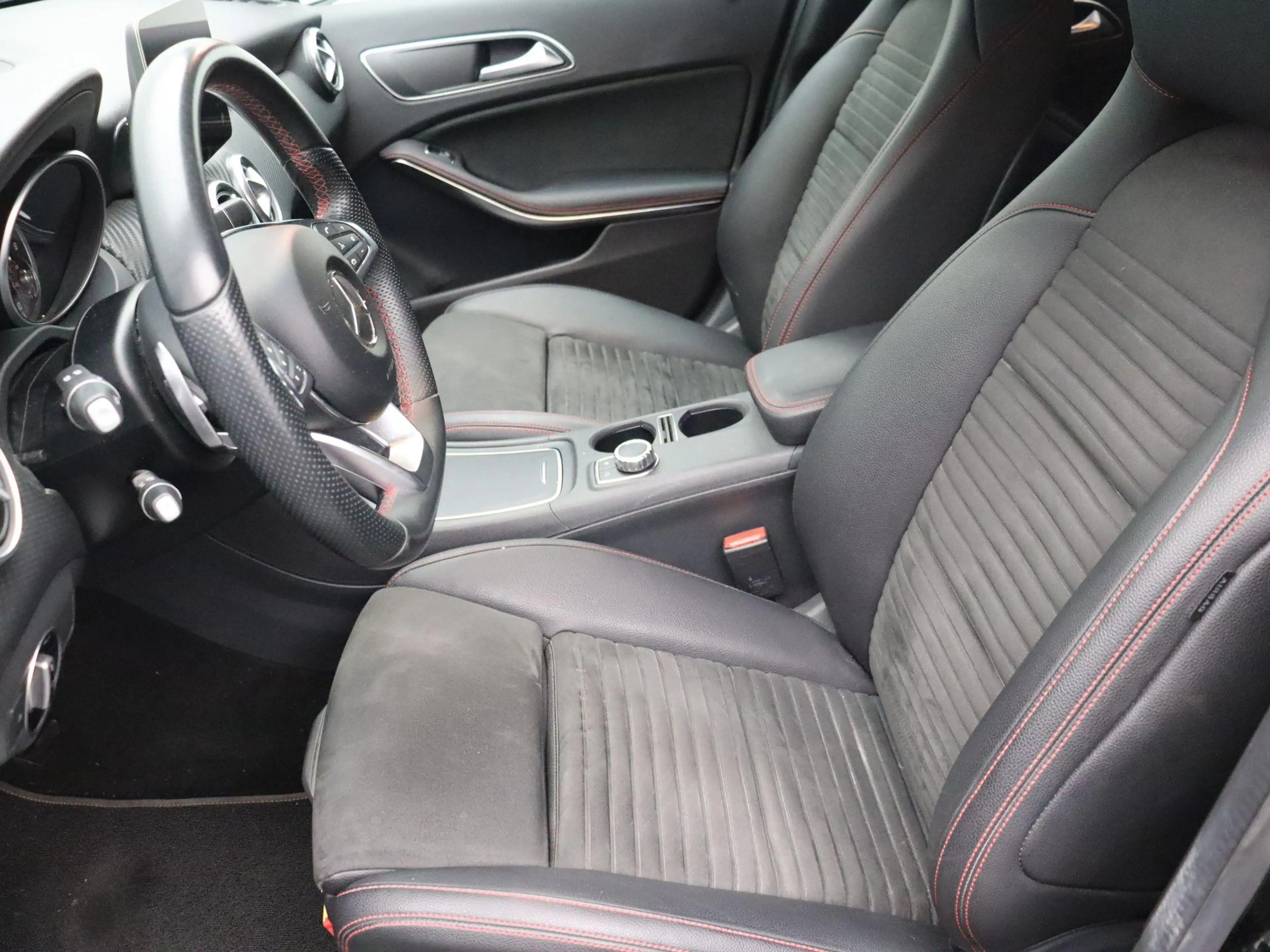 Mercedes-Benz A 180 A AMG LINE + DCT+NAVI+PDC — photo 10