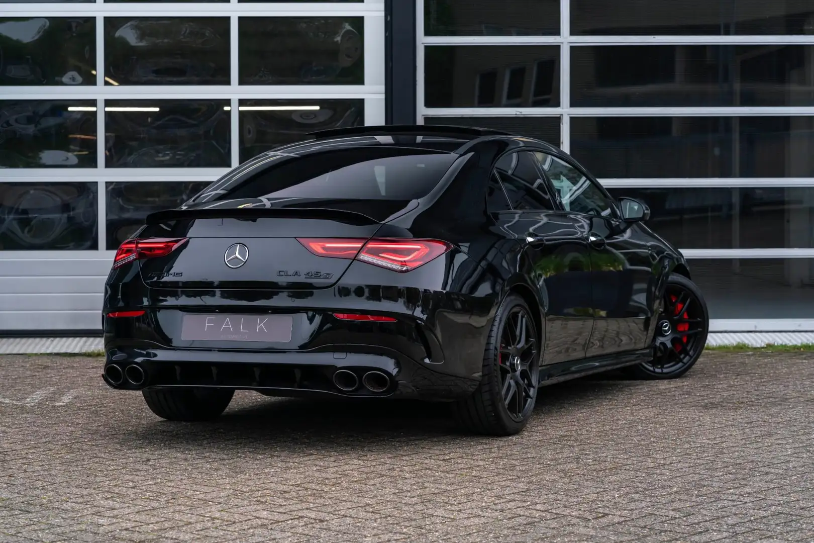 Mercedes-Benz CLA-klasse CLA 45s AMG 4MATIC+ 421pk Premium Plus Zwart - 2