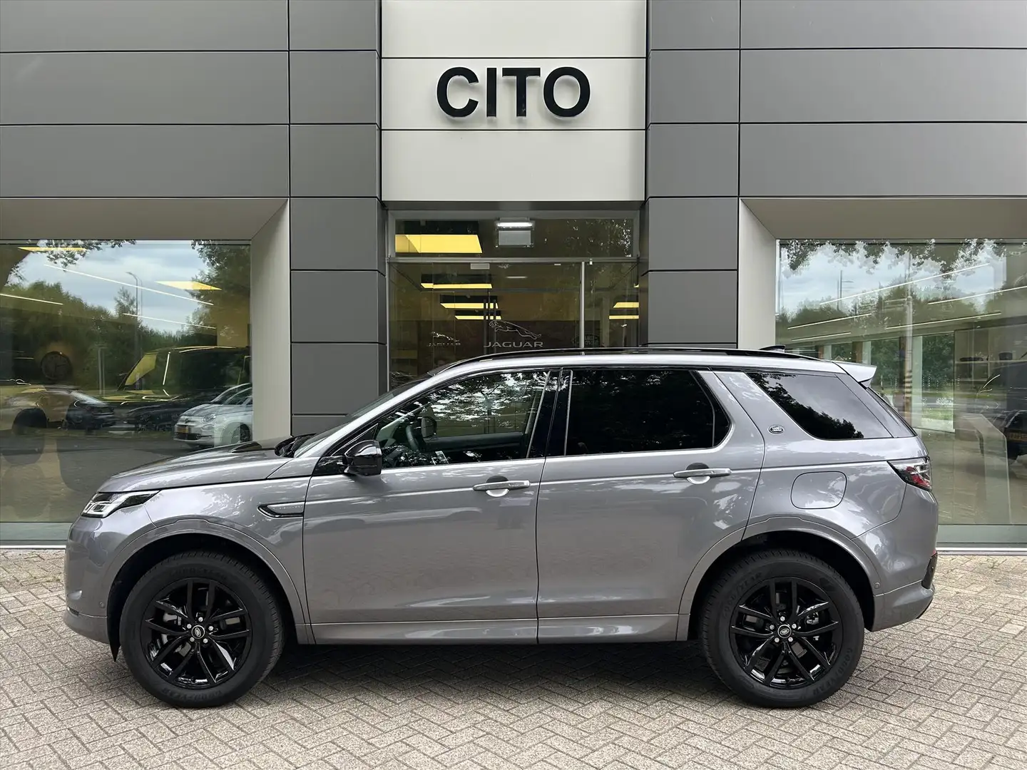 Land Rover Discovery Sport P270e PHEV AWD S Grijs - 2