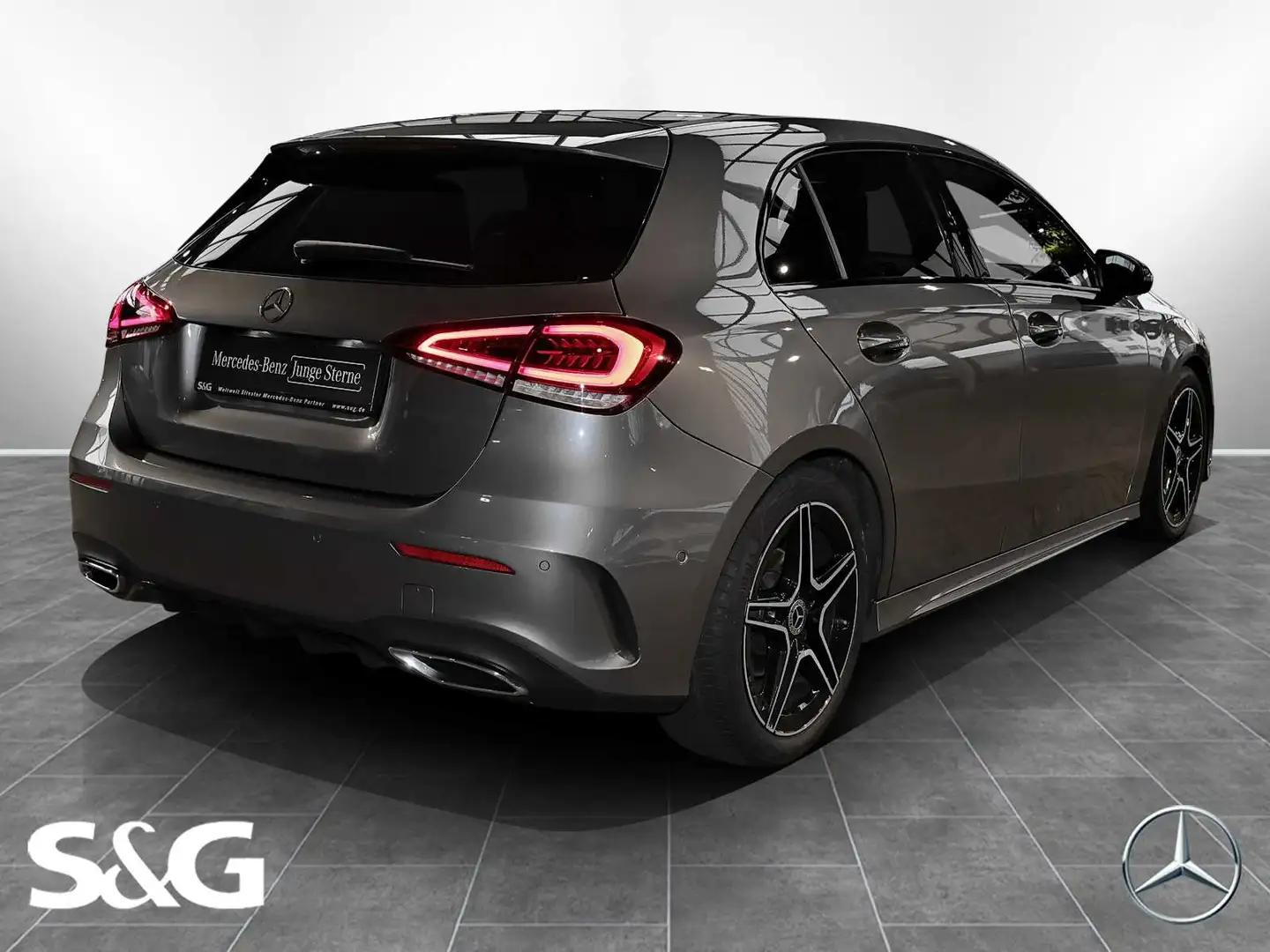 Mercedes-Benz A 200 AMG TOTWINKEL+KAMERA+PANO+CARPLAY+LED+18" Gris - 2