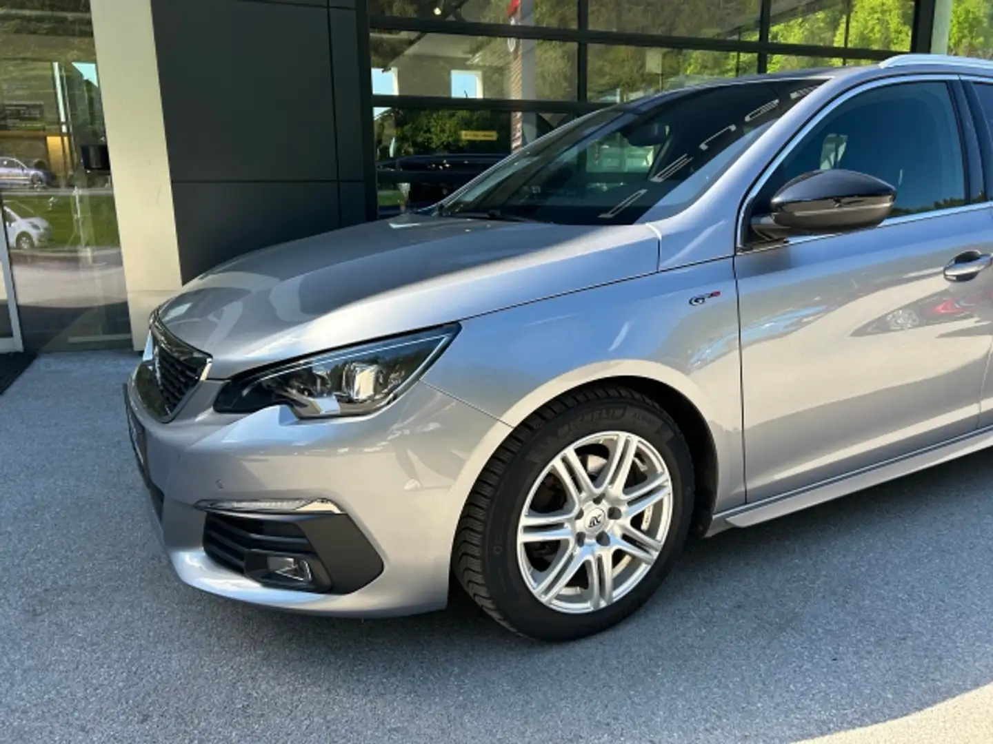 Peugeot 308 SW GT Line BHDI 130 EAT8 Grau - 2