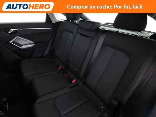 Audi Q3 view 15