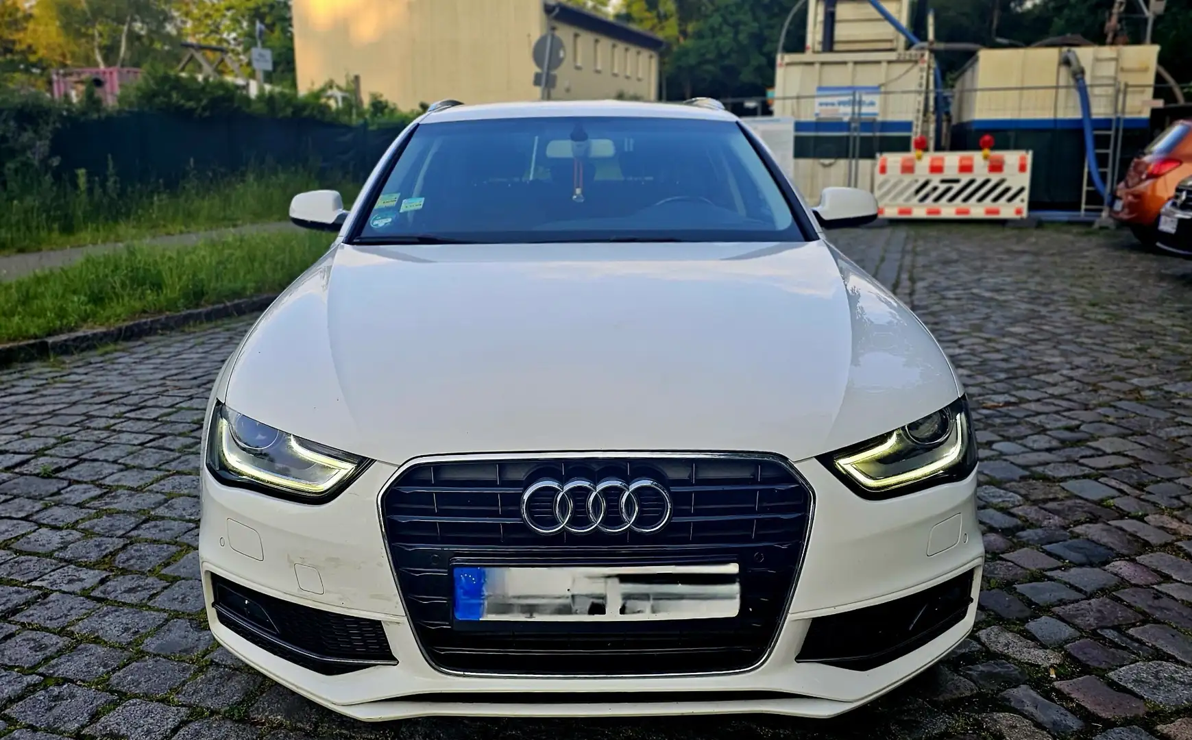 Audi A4 Avant Mtronic S line Navi Pdc Sport Beyaz - 2