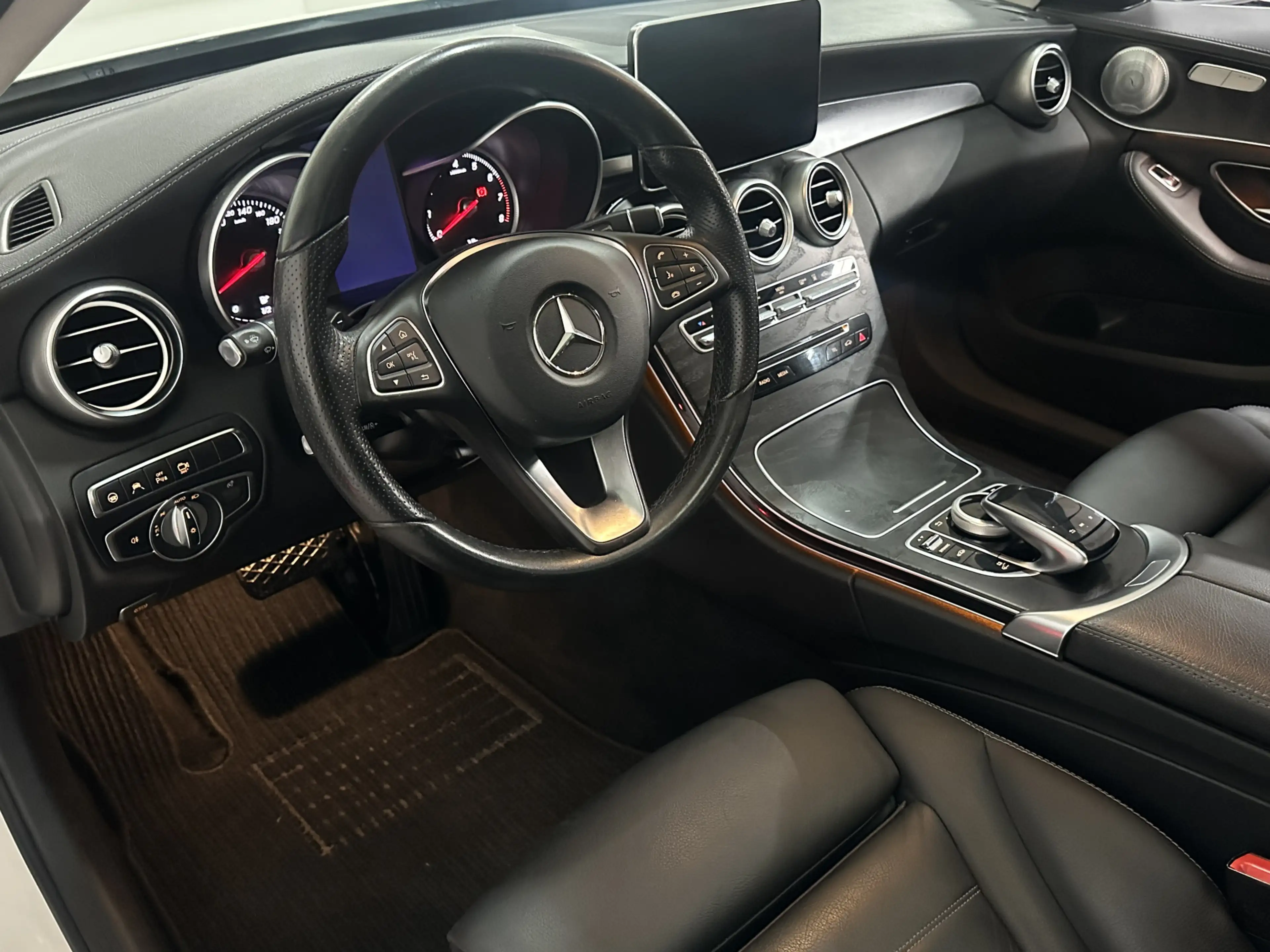 Mercedes-Benz C 350 e CAMERA 360 / TREKHAAK / PANO — photo 28