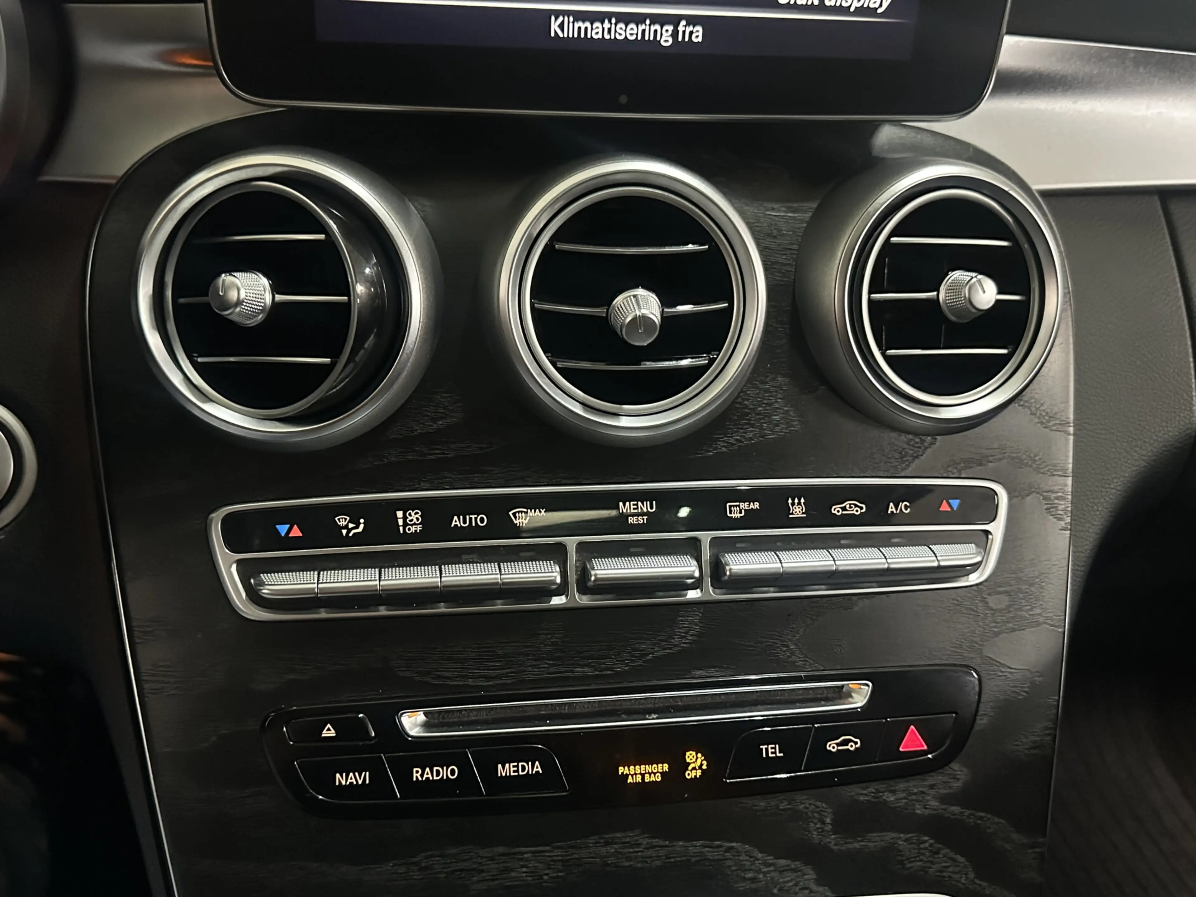 Mercedes-Benz C 350 e CAMERA 360 / TREKHAAK / PANO — photo 34