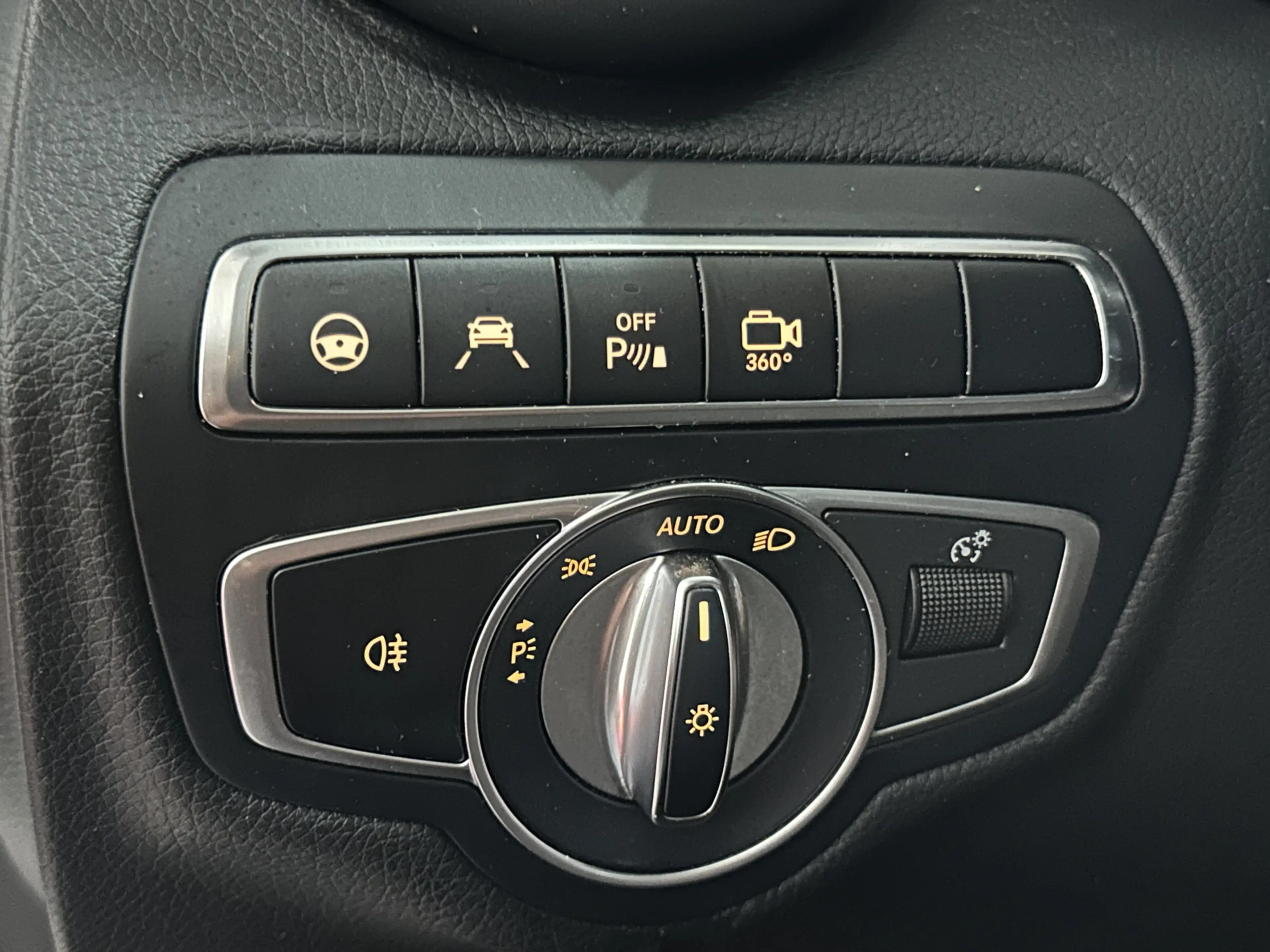 Mercedes-Benz C 350 e CAMERA 360 / TREKHAAK / PANO — photo 31