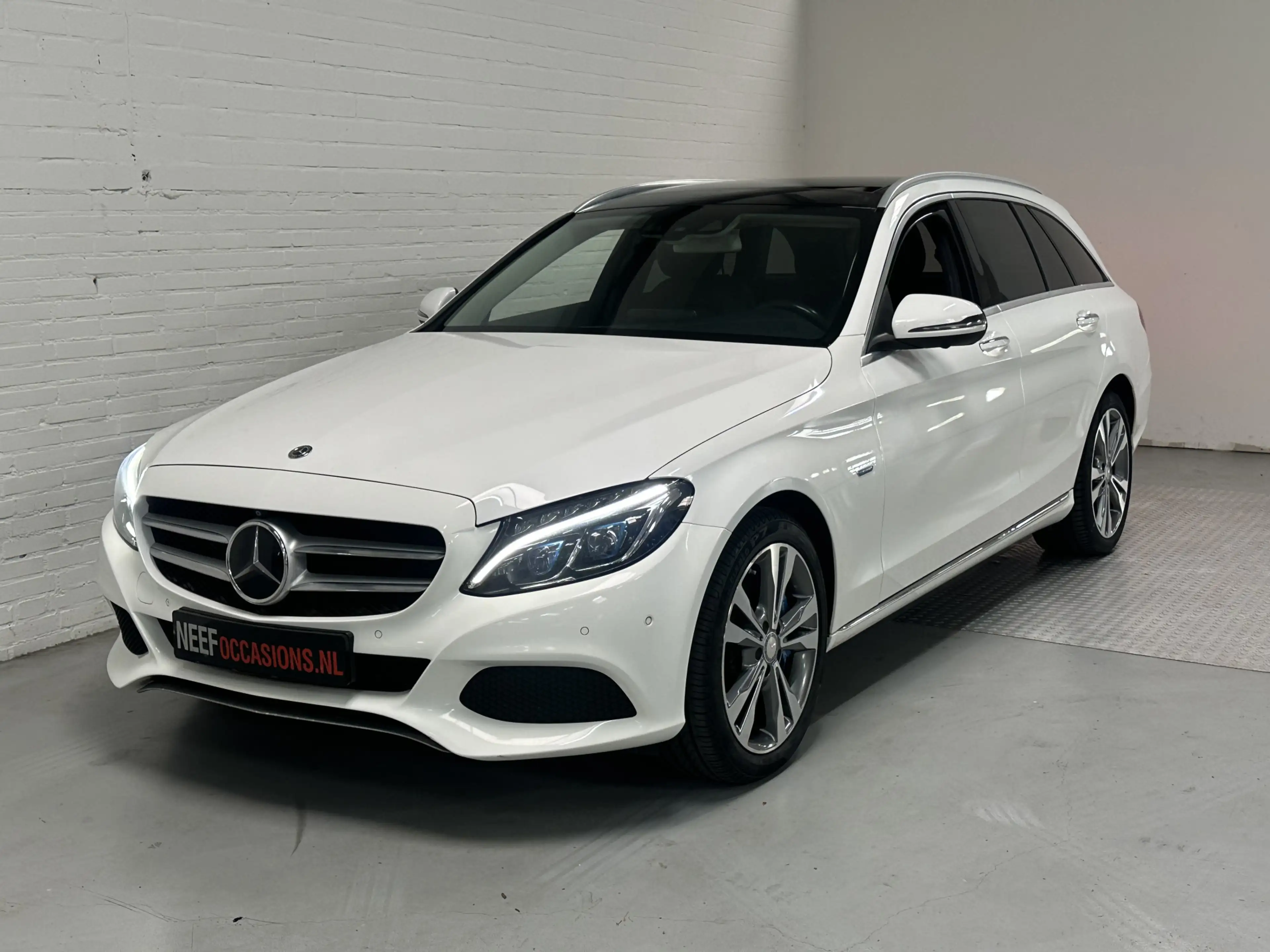 Mercedes-Benz C 350 e CAMERA 360 / TREKHAAK / PANO