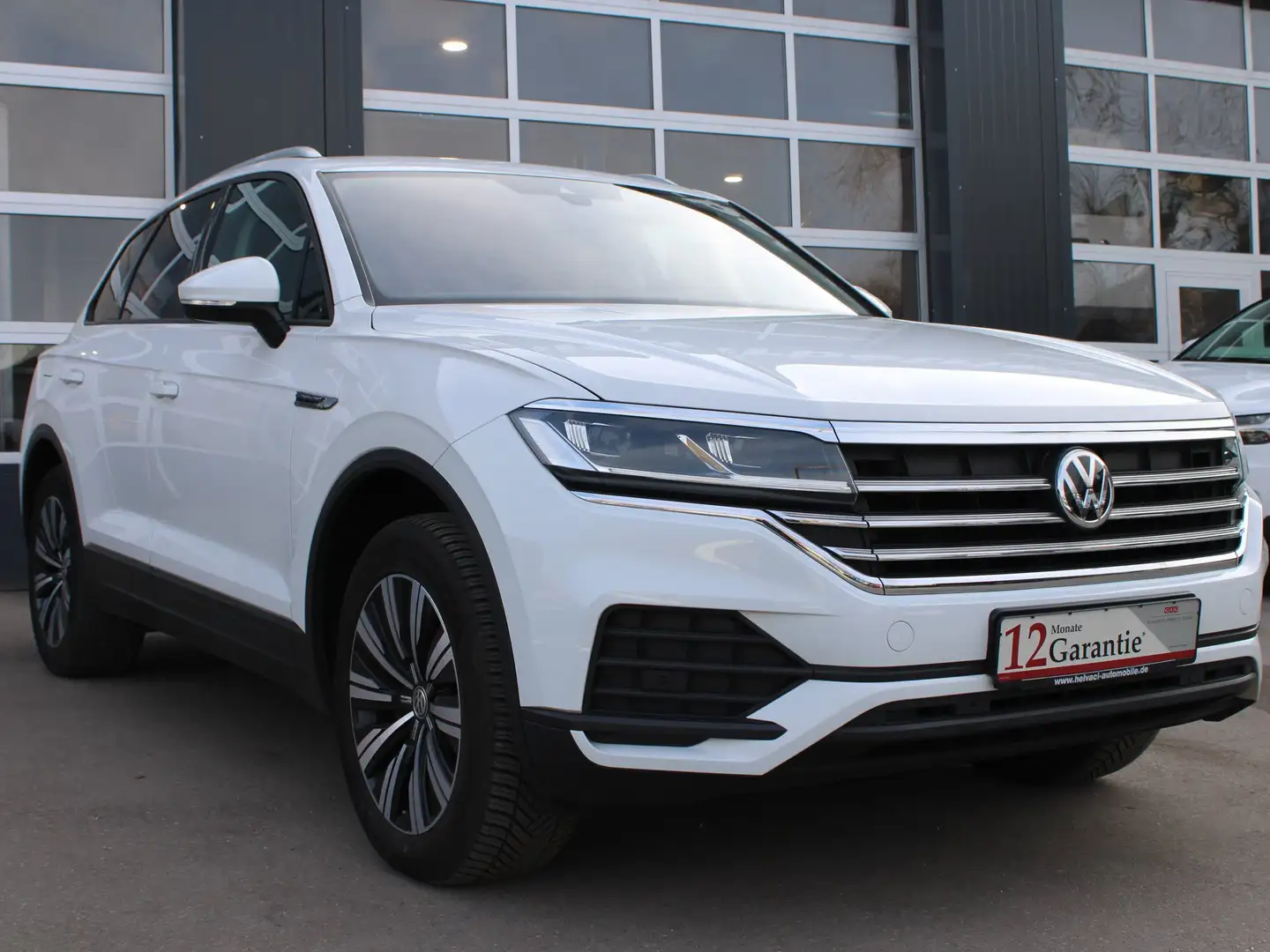 Volkswagen Touareg 4Motion 8-Gang Autom Winter-Paket Navigation Blanc - 2