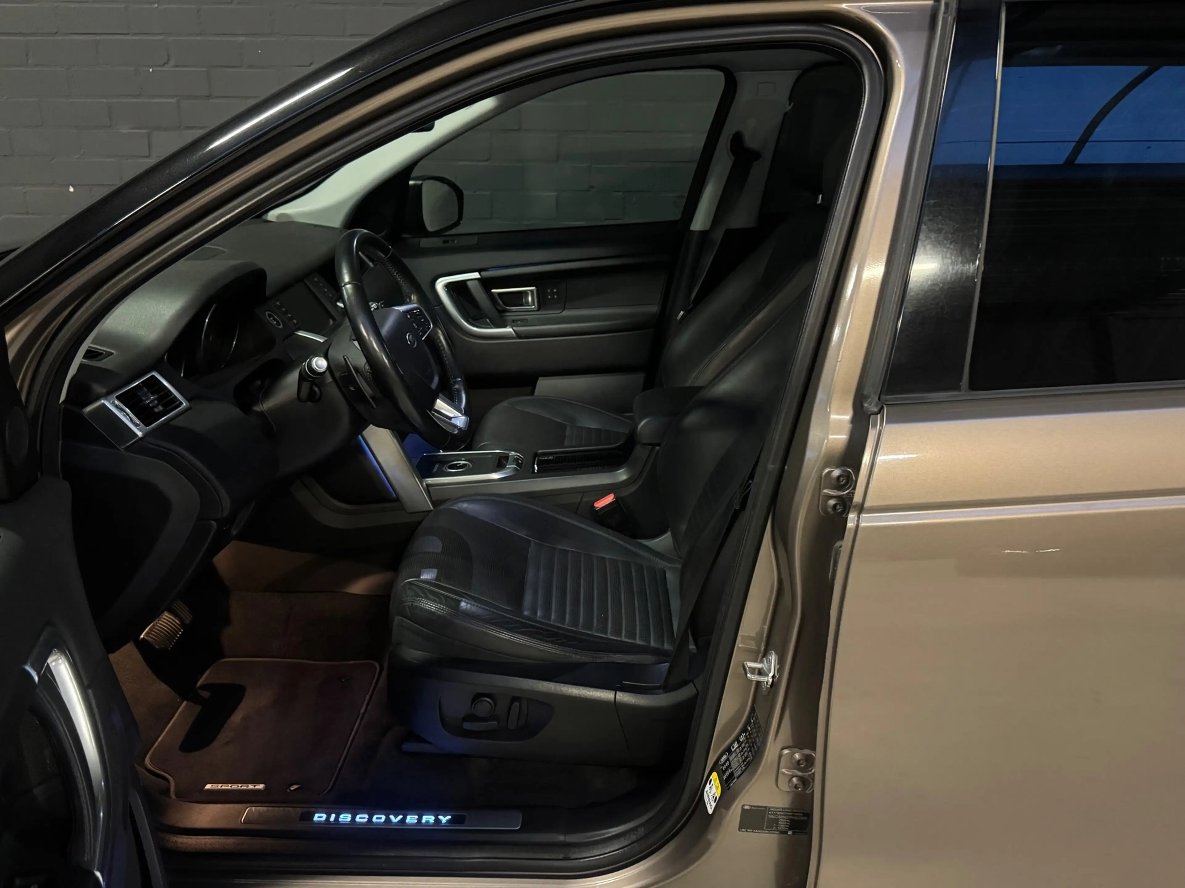 Land Rover Discovery Sport 2.0 Si4 4WD HSE Luxury — photo 9