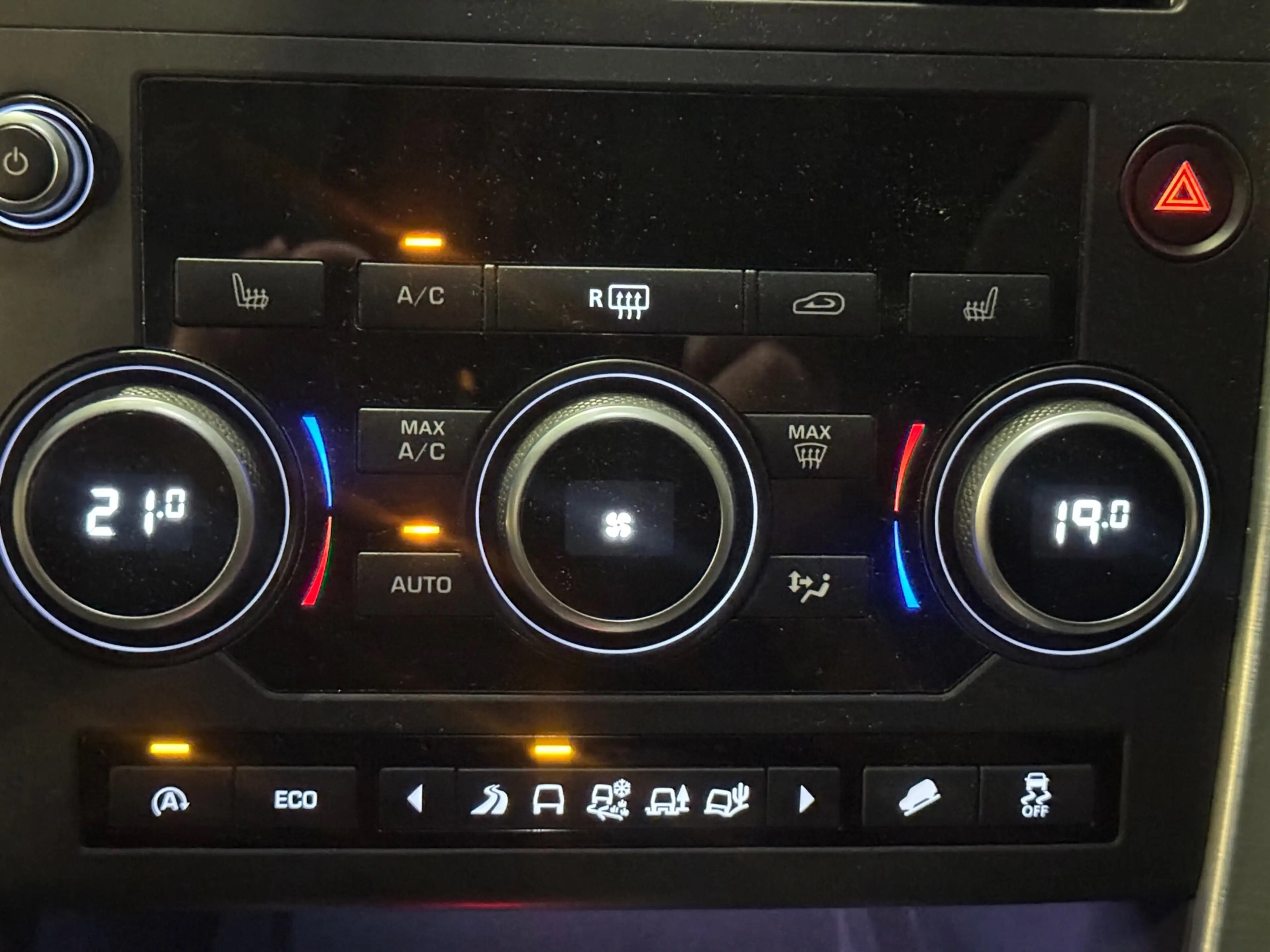 Land Rover Discovery Sport 2.0 Si4 4WD HSE Luxury — photo 6