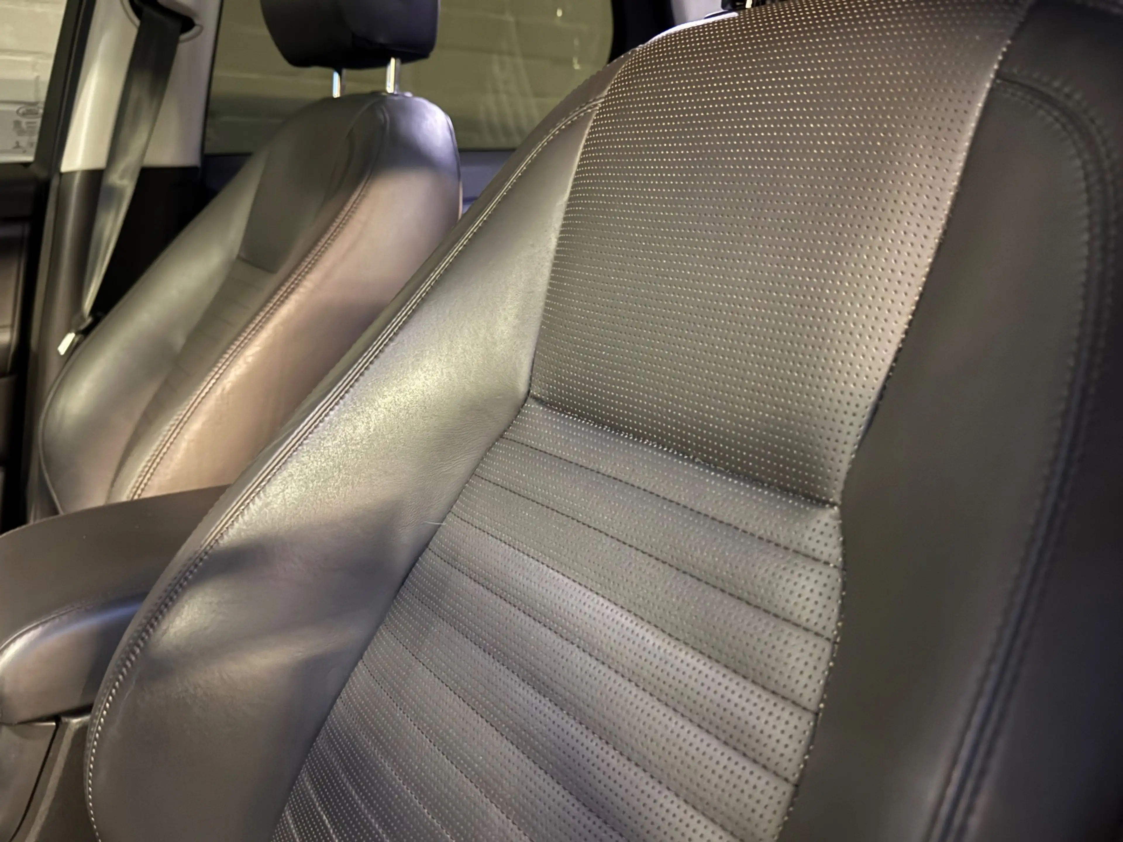 Land Rover Discovery Sport 2.0 Si4 4WD HSE Luxury — photo 10