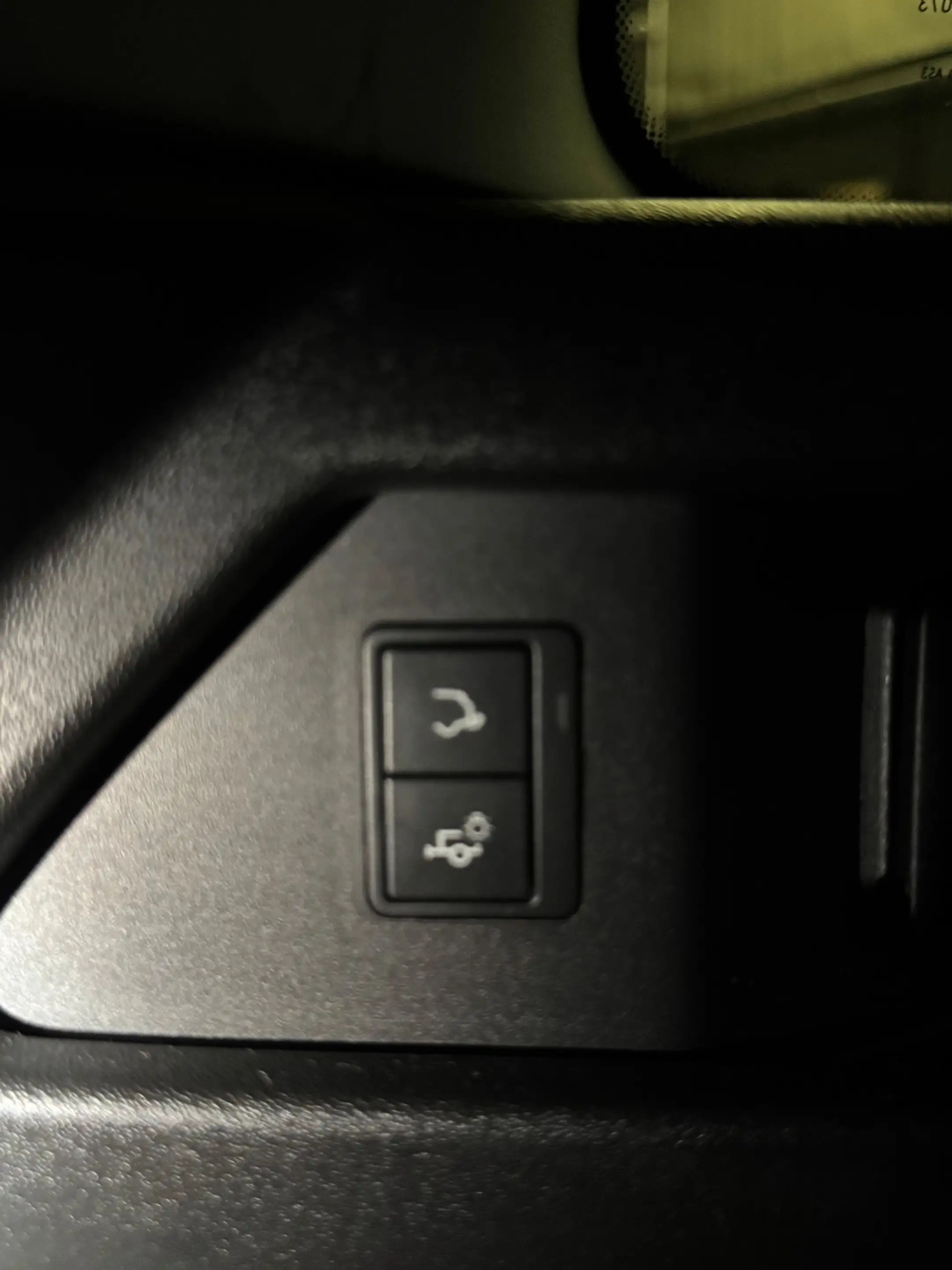 Land Rover Discovery Sport 2.0 Si4 4WD HSE Luxury — photo 13