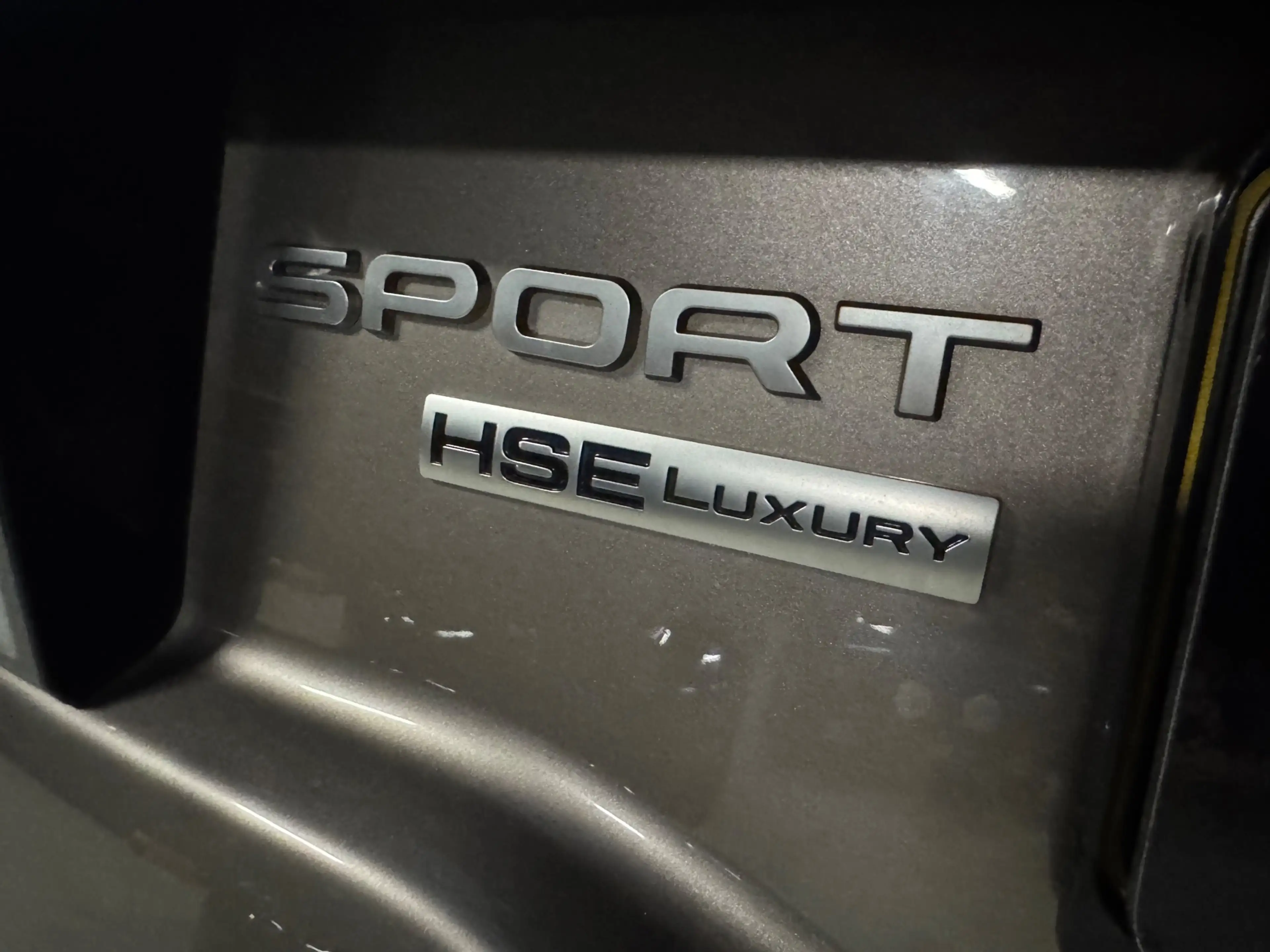 Land Rover Discovery Sport 2.0 Si4 4WD HSE Luxury — photo 12