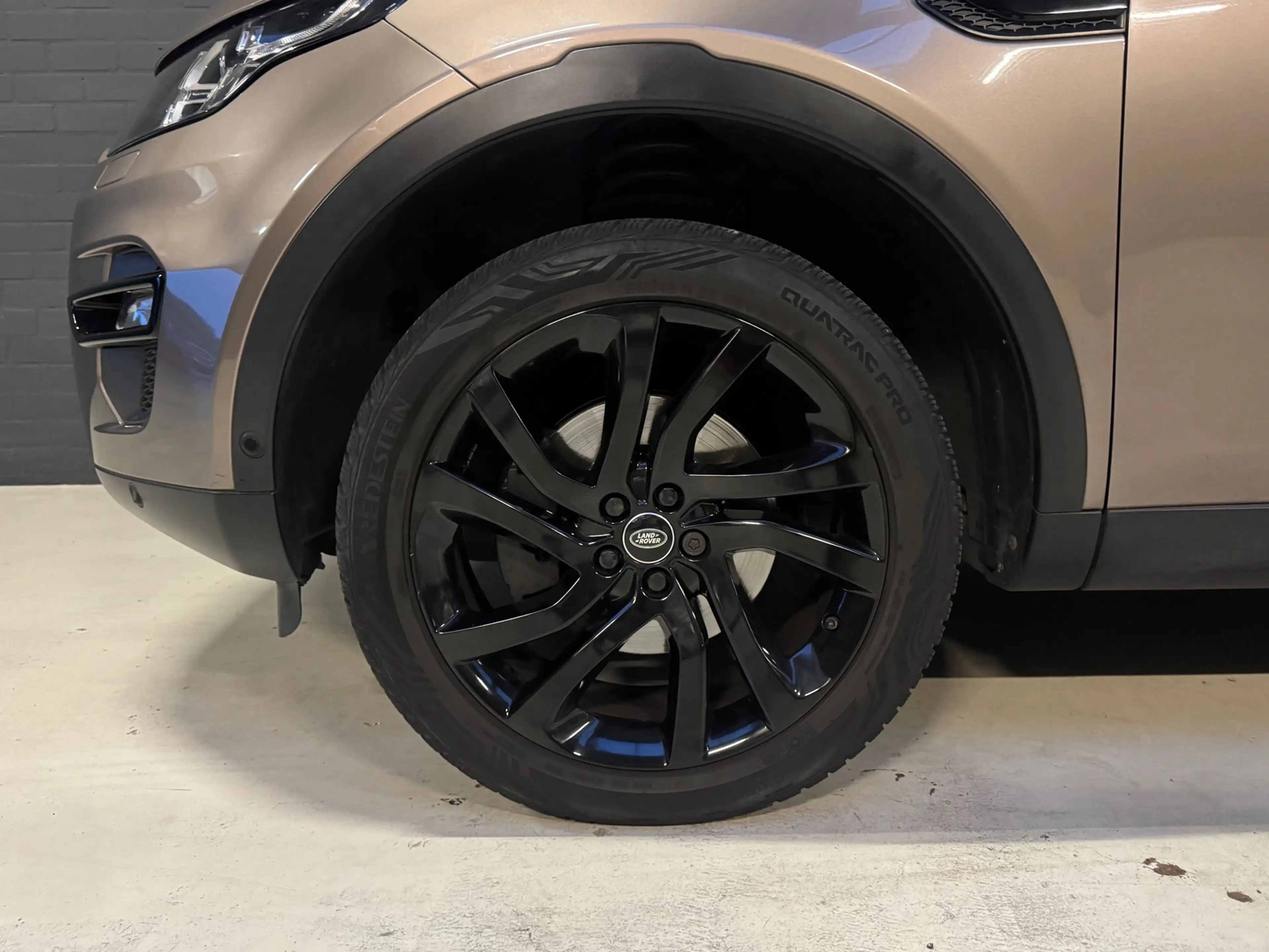 Land Rover Discovery Sport 2.0 Si4 4WD HSE Luxury — photo 14
