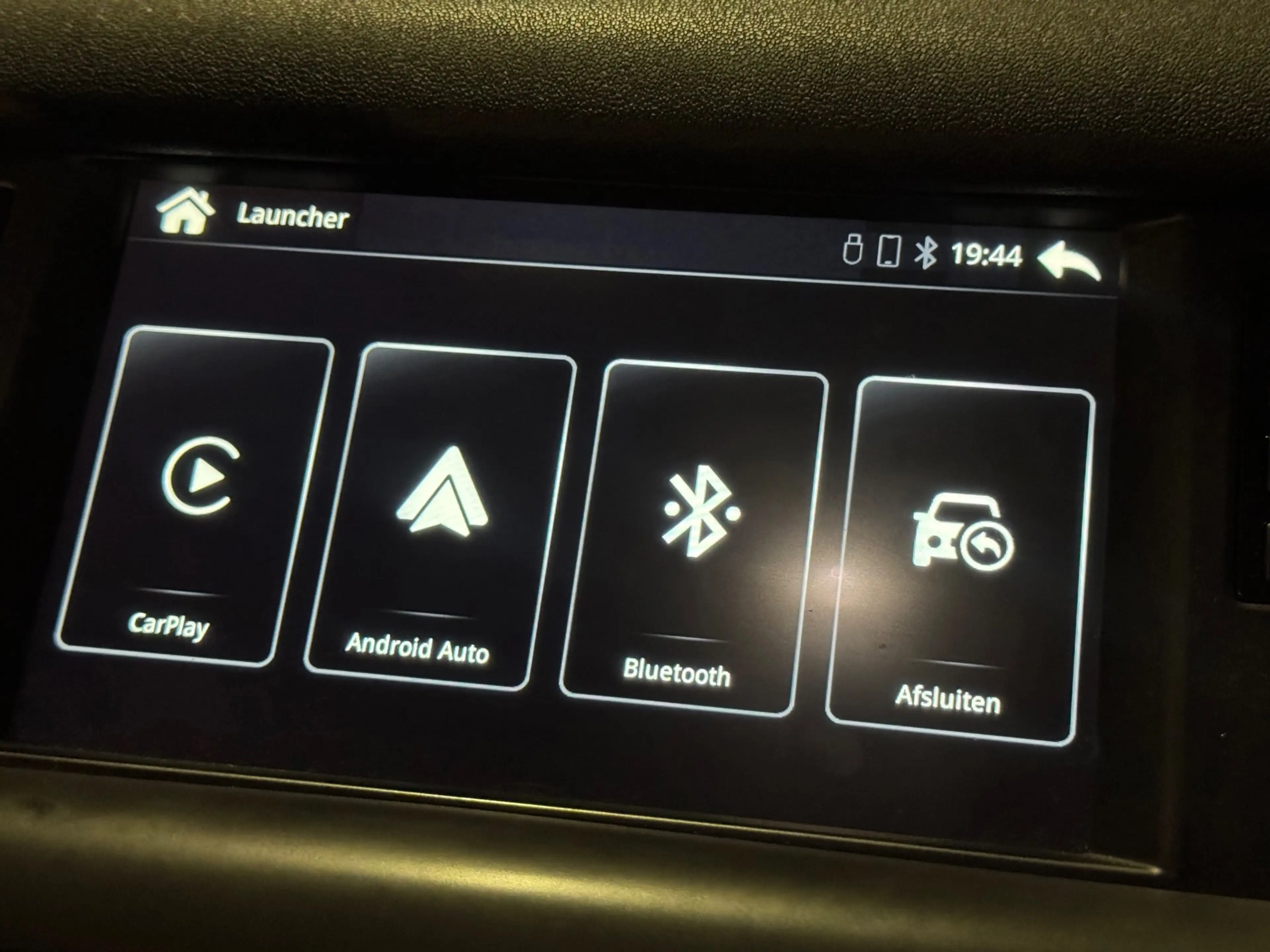 Land Rover Discovery Sport 2.0 Si4 4WD HSE Luxury — photo 8