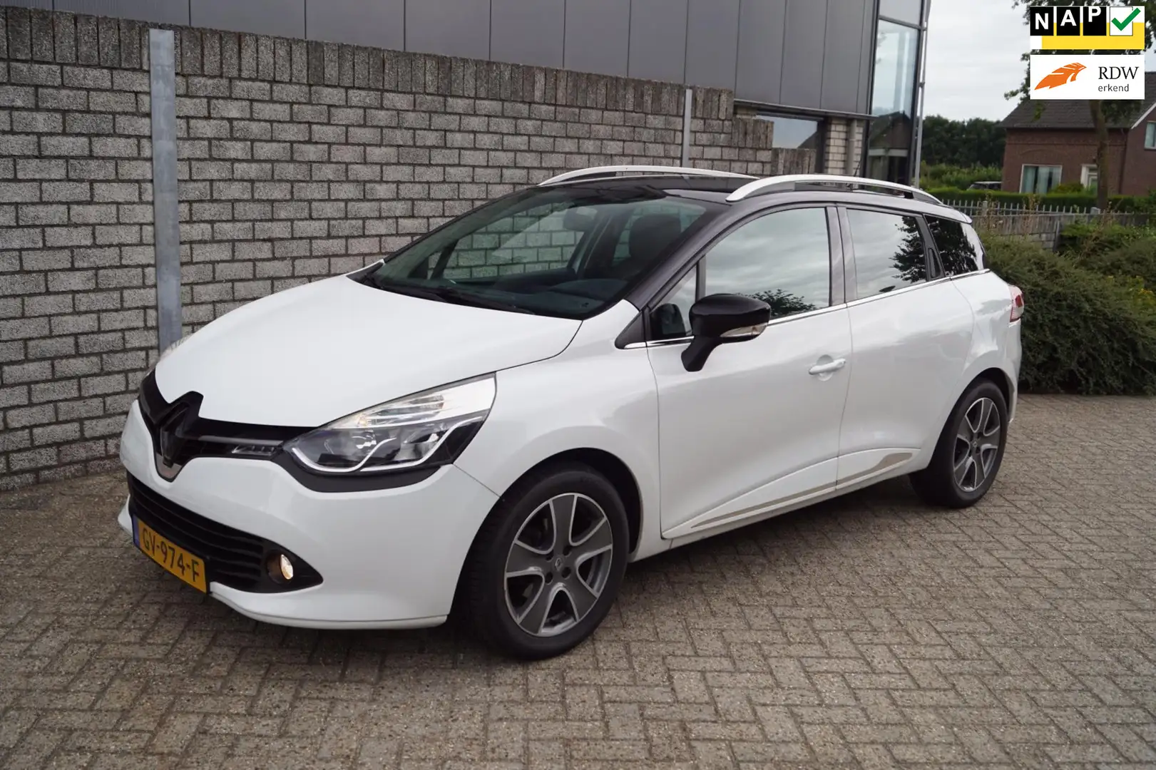 Renault Clio Estate 0.9 TCe Night&Day Airco Navi Sportstoelen C Wit - 1