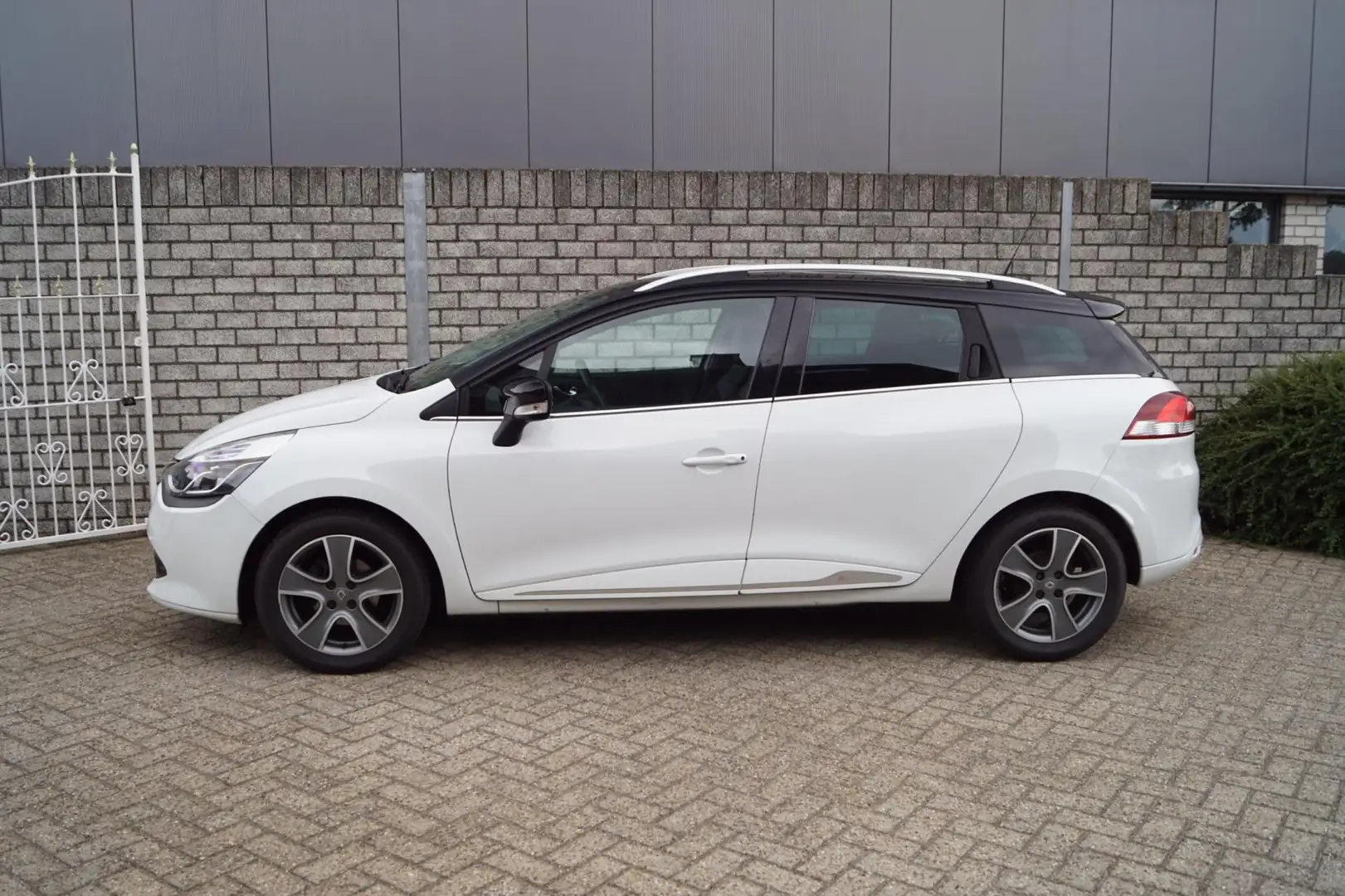 Renault Clio Estate 0.9 TCe Night&Day Airco Navi Sportstoelen C Wit - 2