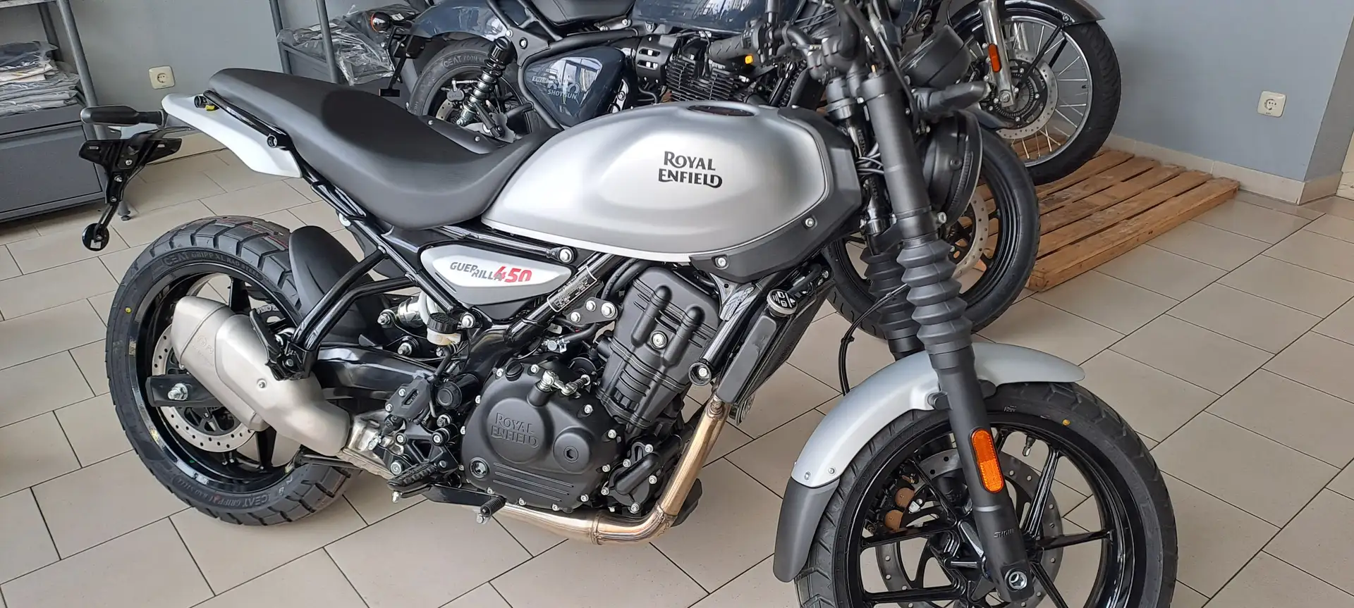Royal Enfield Sonstige Die NEUE GUIRRILLA 450 für sofort Gelb - 2