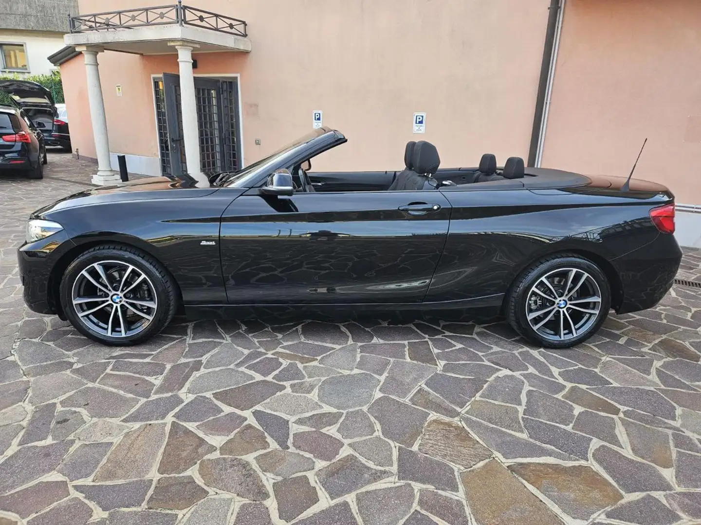BMW 218 d Cabrio Sport Schwarz - 2