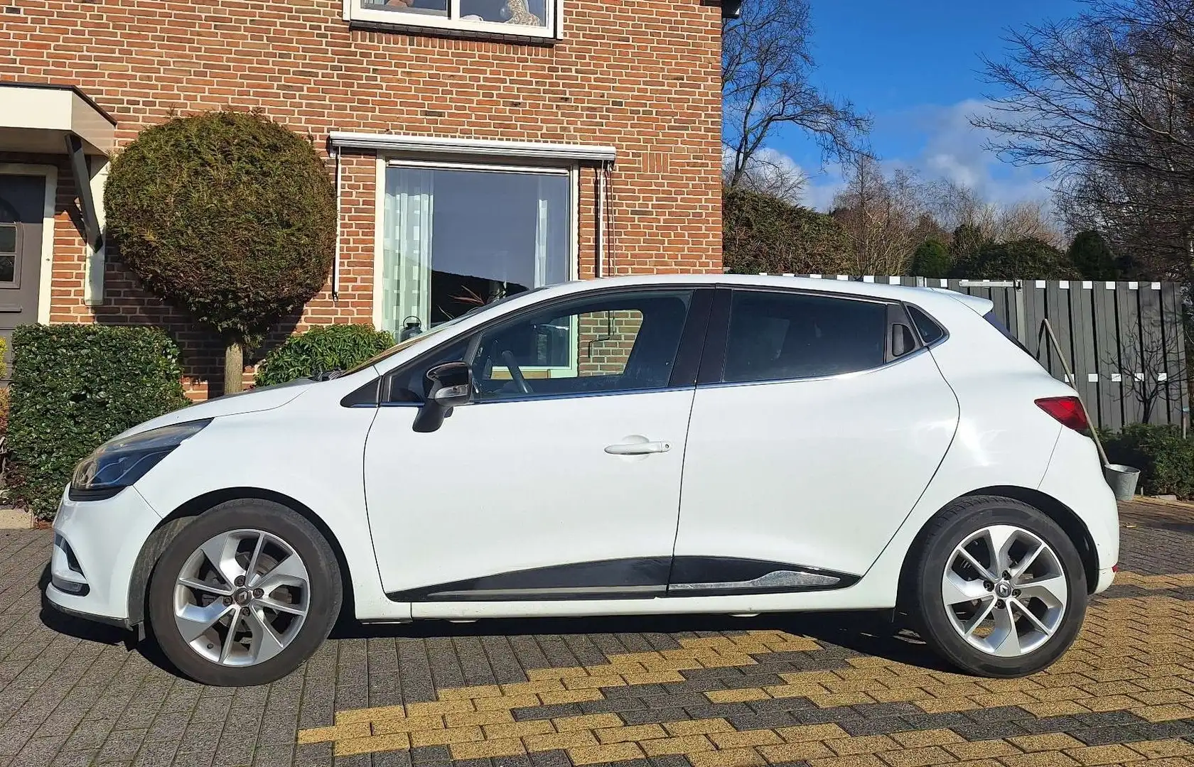 Renault Clio 0.9 TCe Limited AIRCO / NAVI / CRUISE CONTROL Wit - 2