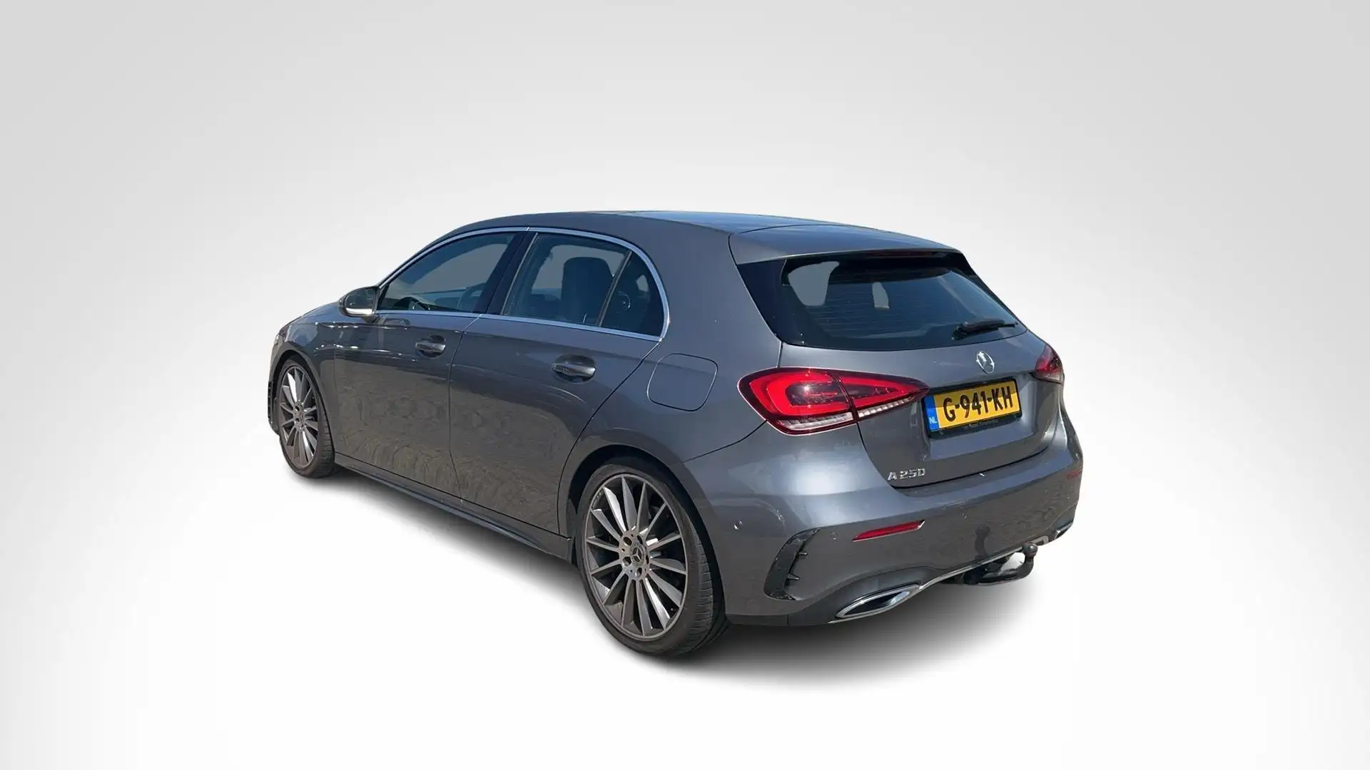 Mercedes-Benz A 250 A Automaat AMG Line | Panoramadak | Parktronic | L Grijs - 2