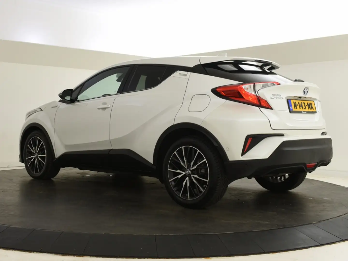 Toyota C-HR 1.8 Hybrid Executive Edition | Navigatie | Parkeer Weiß - 2