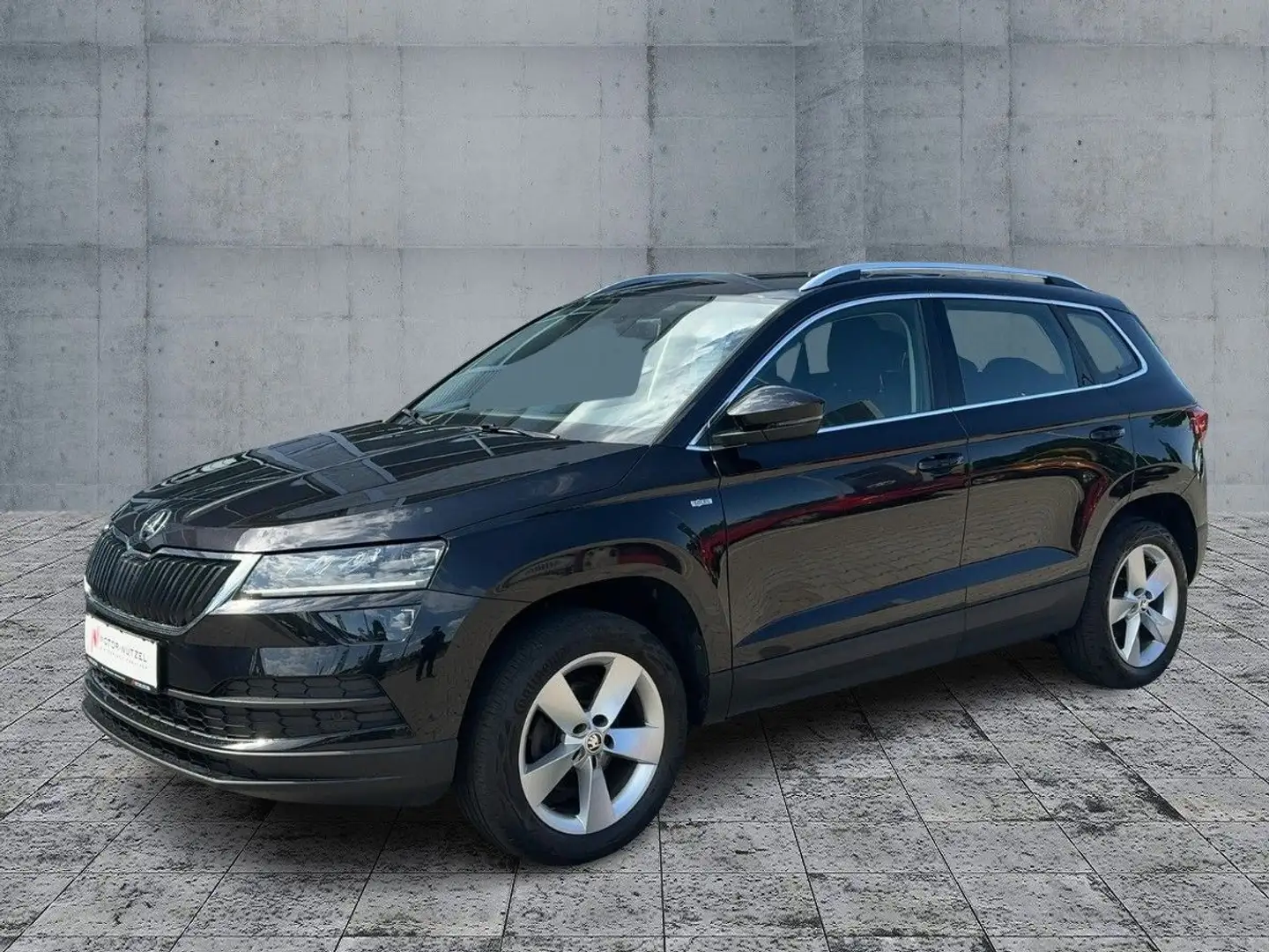 Skoda Karoq 1.5TSI SOLEIL LED+NAV+APP+4xSHZ+RFK+AHK+17 Zwart - 2
