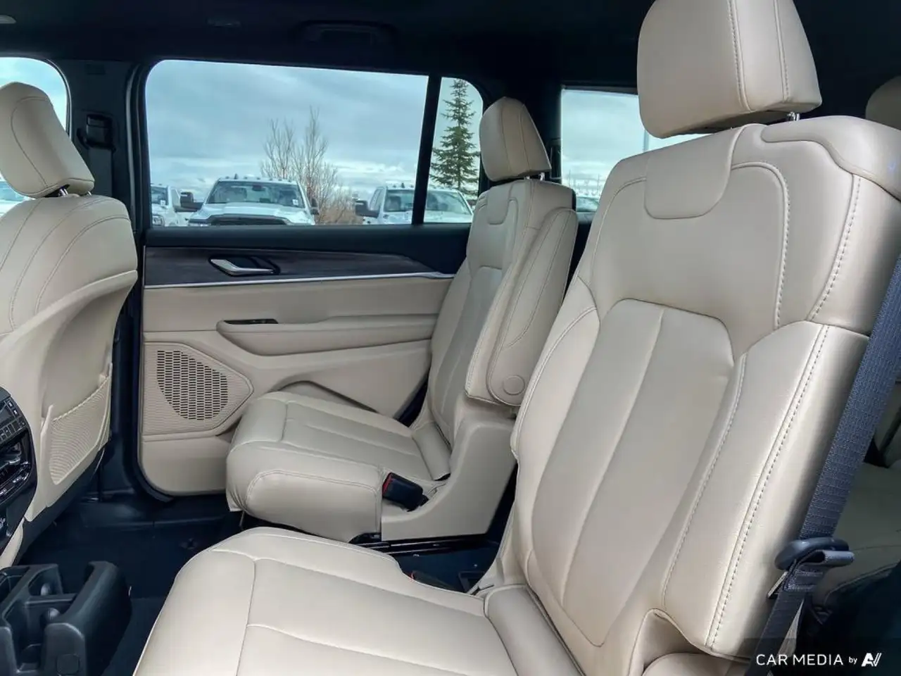 Jeep Grand Cherokee снимка Jeep Grand Cherokee