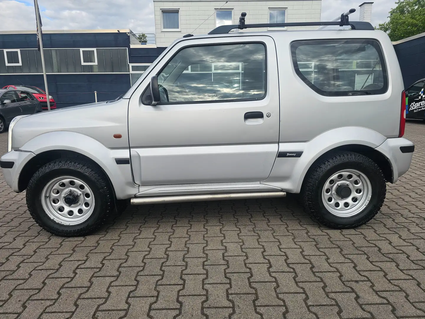 Suzuki Jimny Ranger,Klima,AHK,4*4 Allrad,ZV,el.Fenst,Tüv Neu Silber - 1