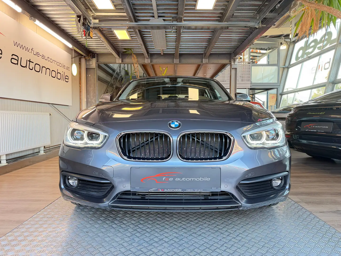 BMW 114 BMW 1er - 114 d Vorteil Grau - 2