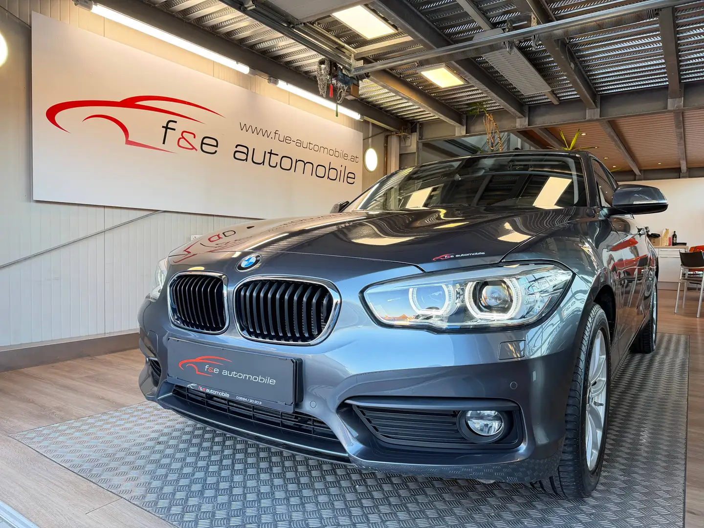 BMW 114 BMW 1er - 114 d Vorteil Grau - 1