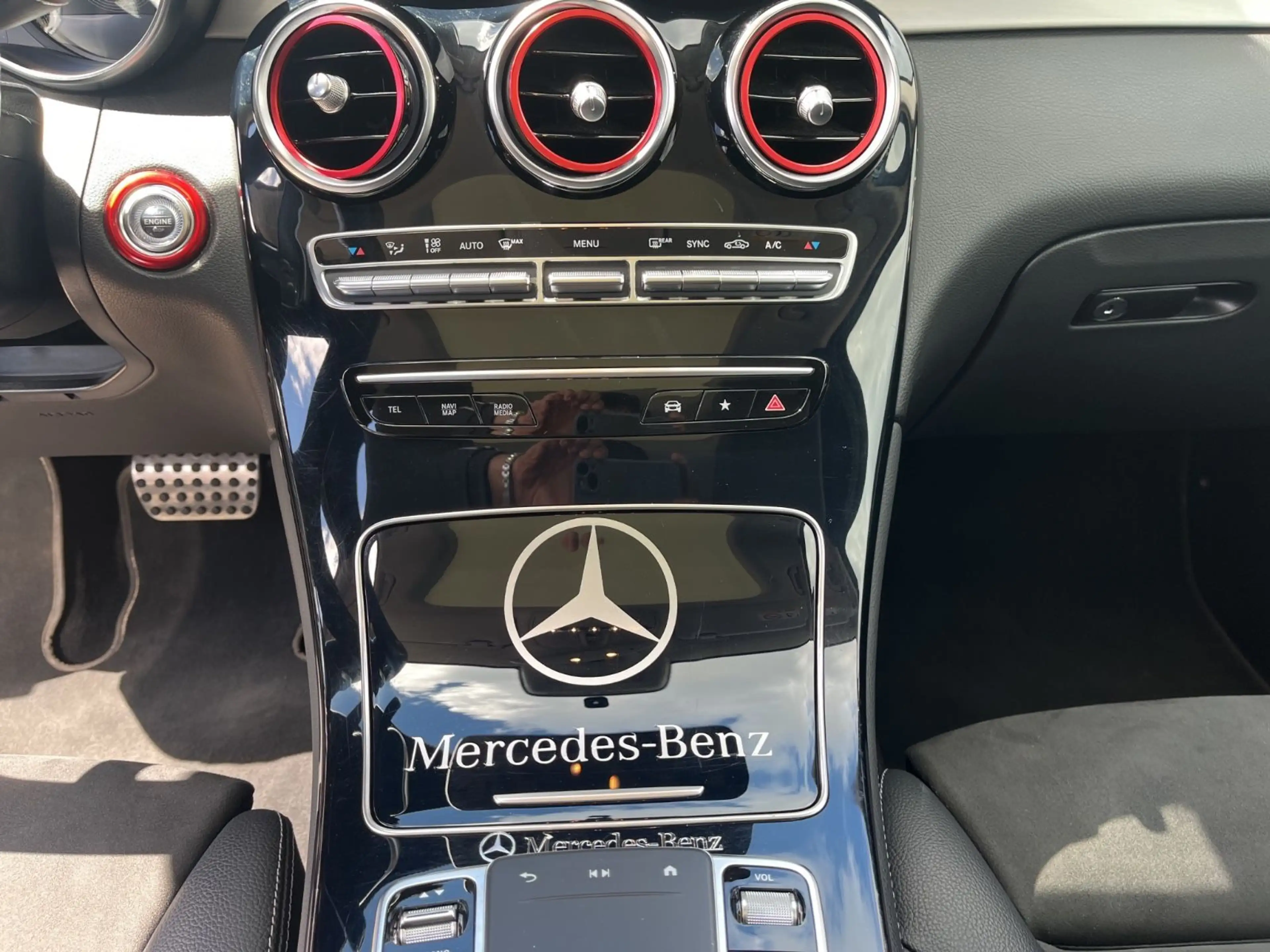 Mercedes-Benz GLC 200 4Matic/AMG Line/Shz/Navi/Sch/Pano — photo 15