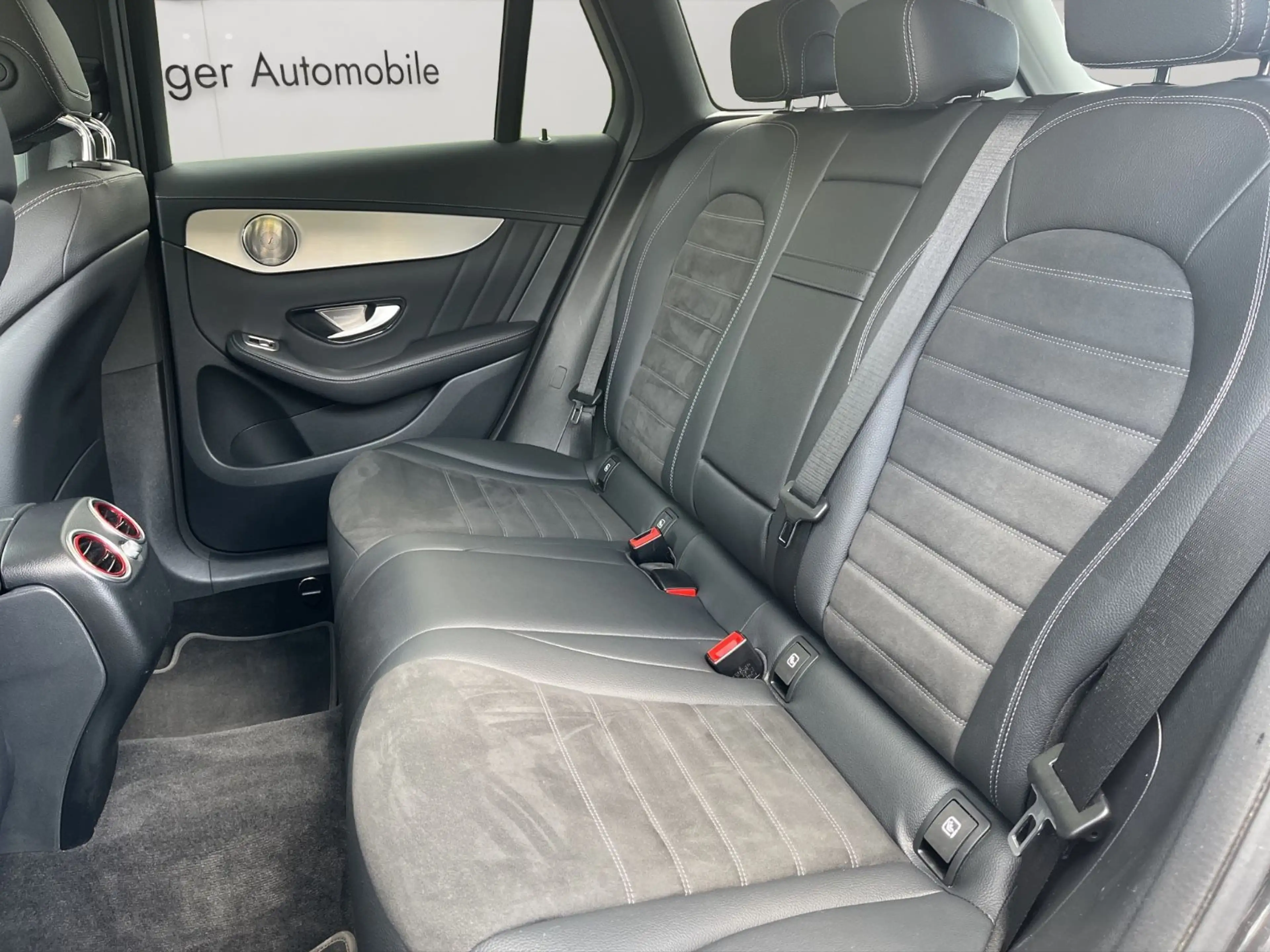 Mercedes-Benz GLC 200 4Matic/AMG Line/Shz/Navi/Sch/Pano — photo 12
