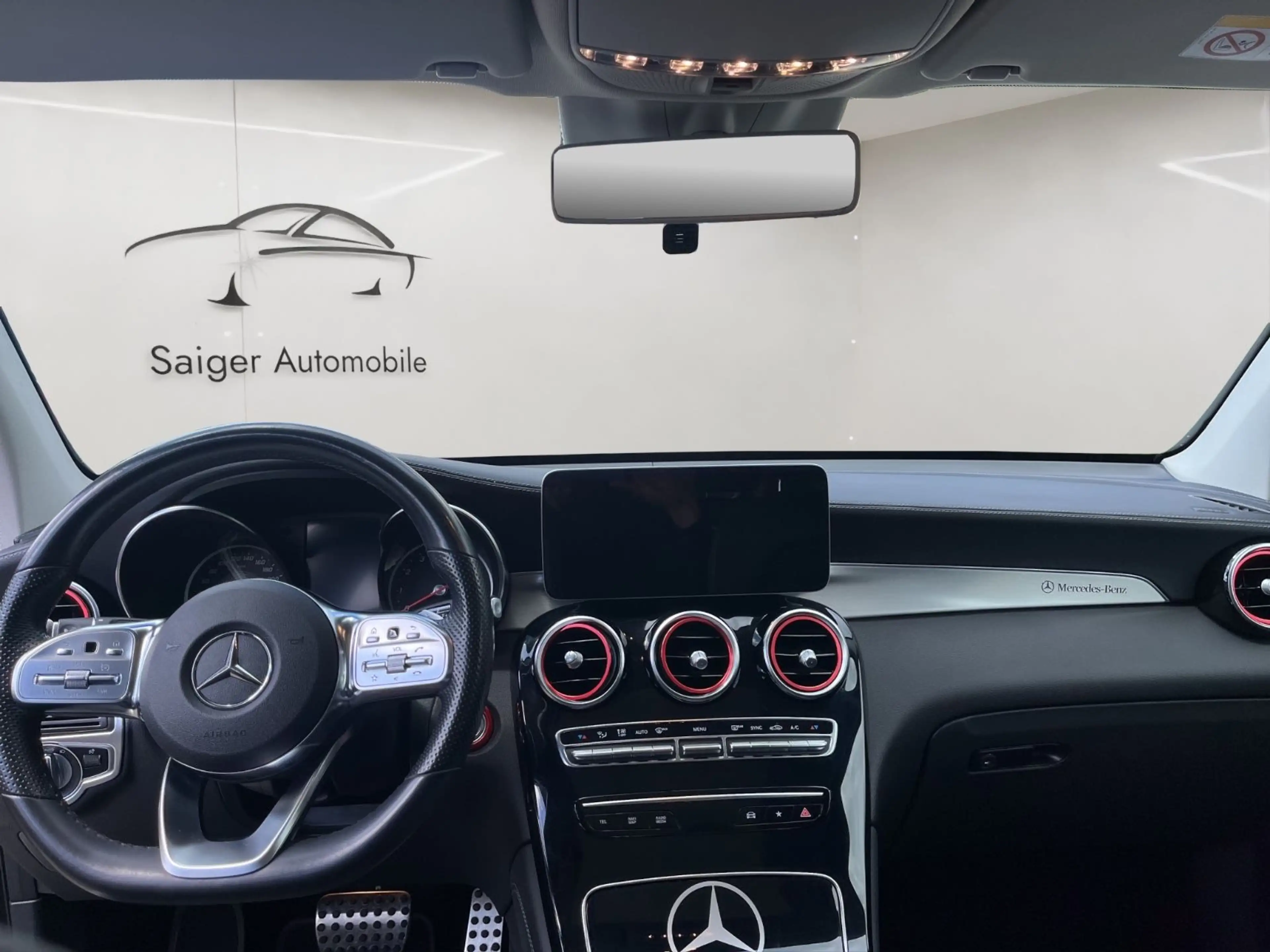 Mercedes-Benz GLC 200 4Matic/AMG Line/Shz/Navi/Sch/Pano — photo 13