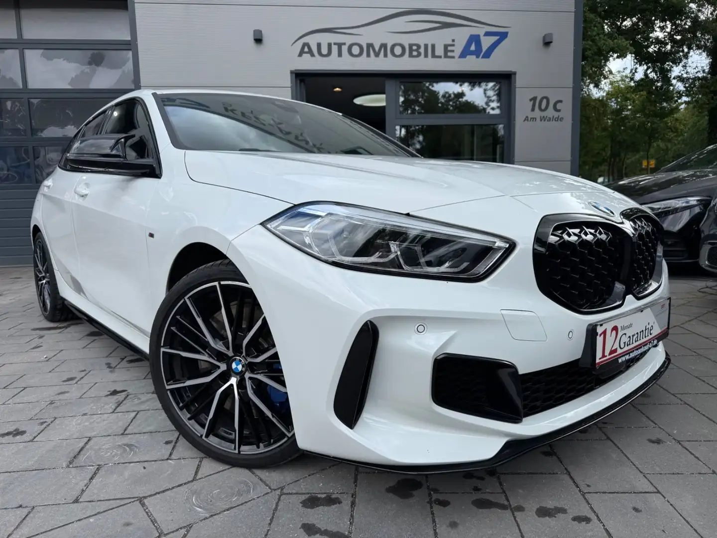 BMW 135 i xDrive White - 1