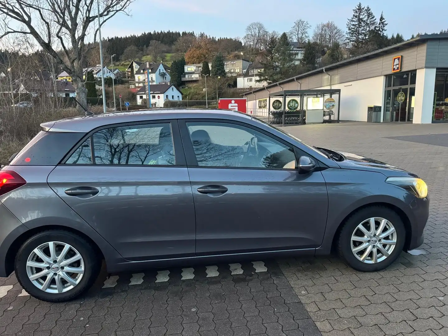 Hyundai i20 YES! Grau - 1