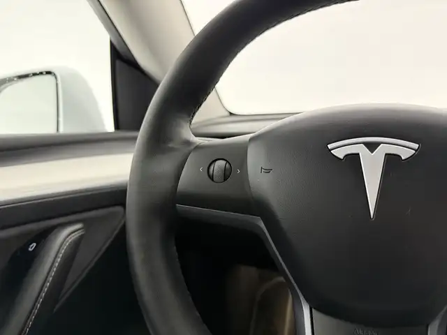 Tesla Model Y view 21