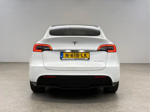 Tesla Model Y view 10