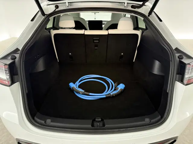 Tesla Model Y view 24