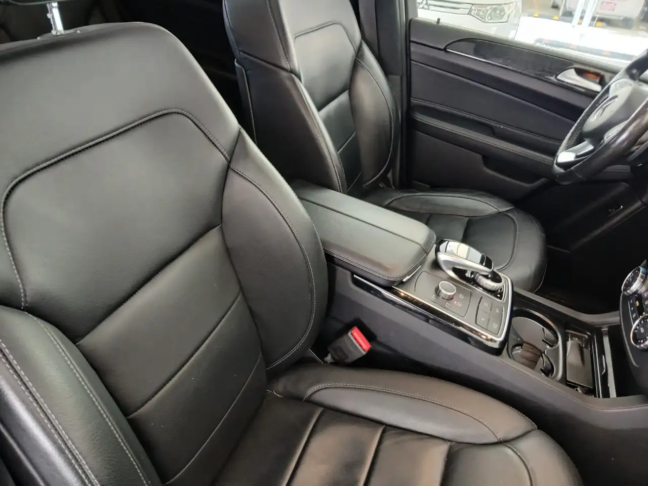 Mercedes-Benz GLE снимка Mercedes-Benz GLE